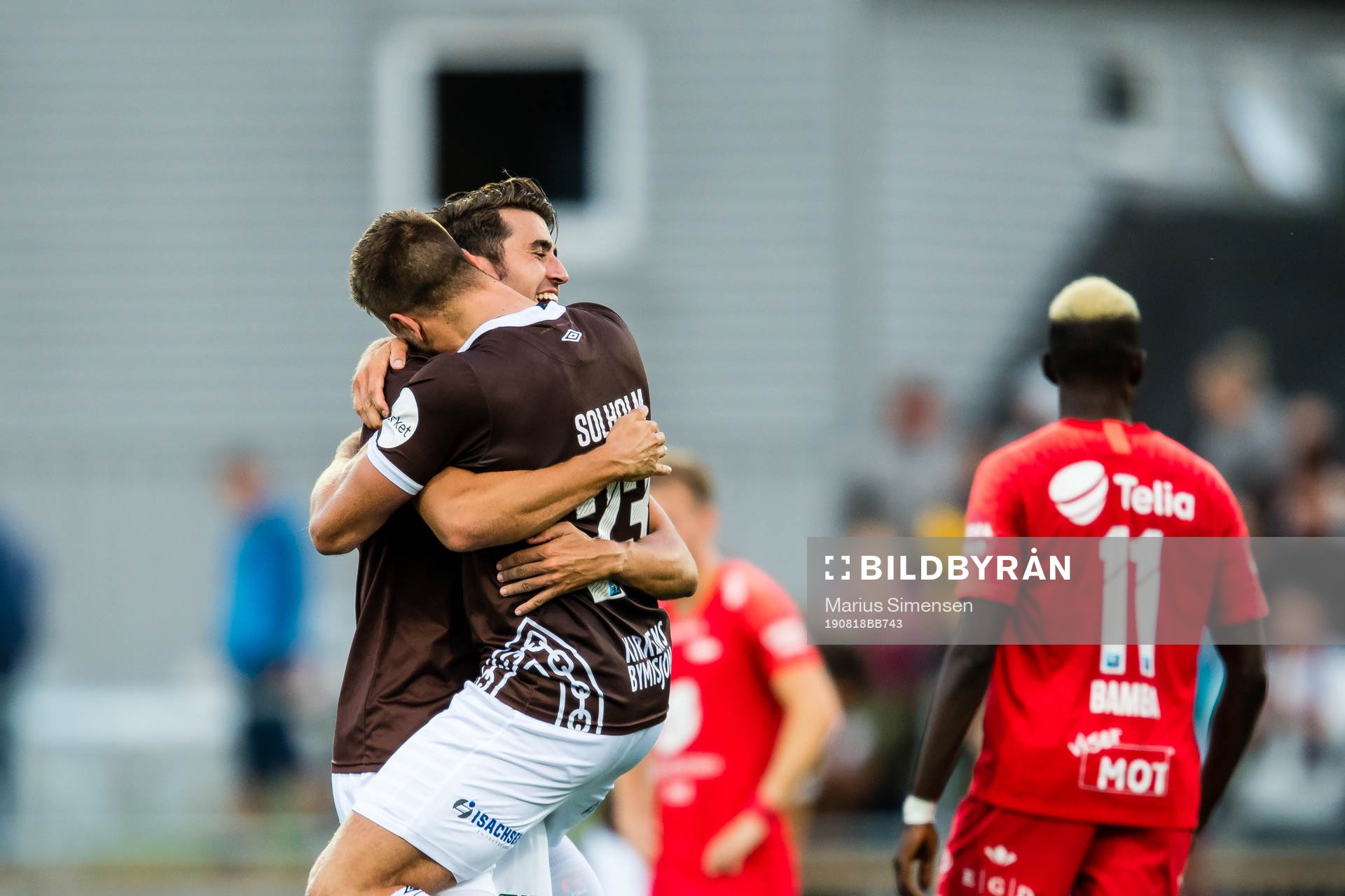 Matchwinner Vetle Winger Dragsnes of Mjøndalen celebrates