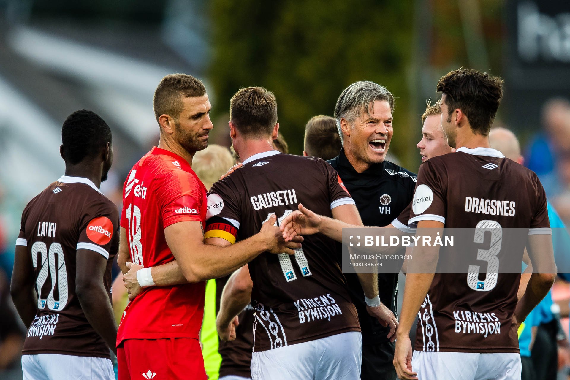Vegard Hansen, head coach of Mjøndalen,  celebrates