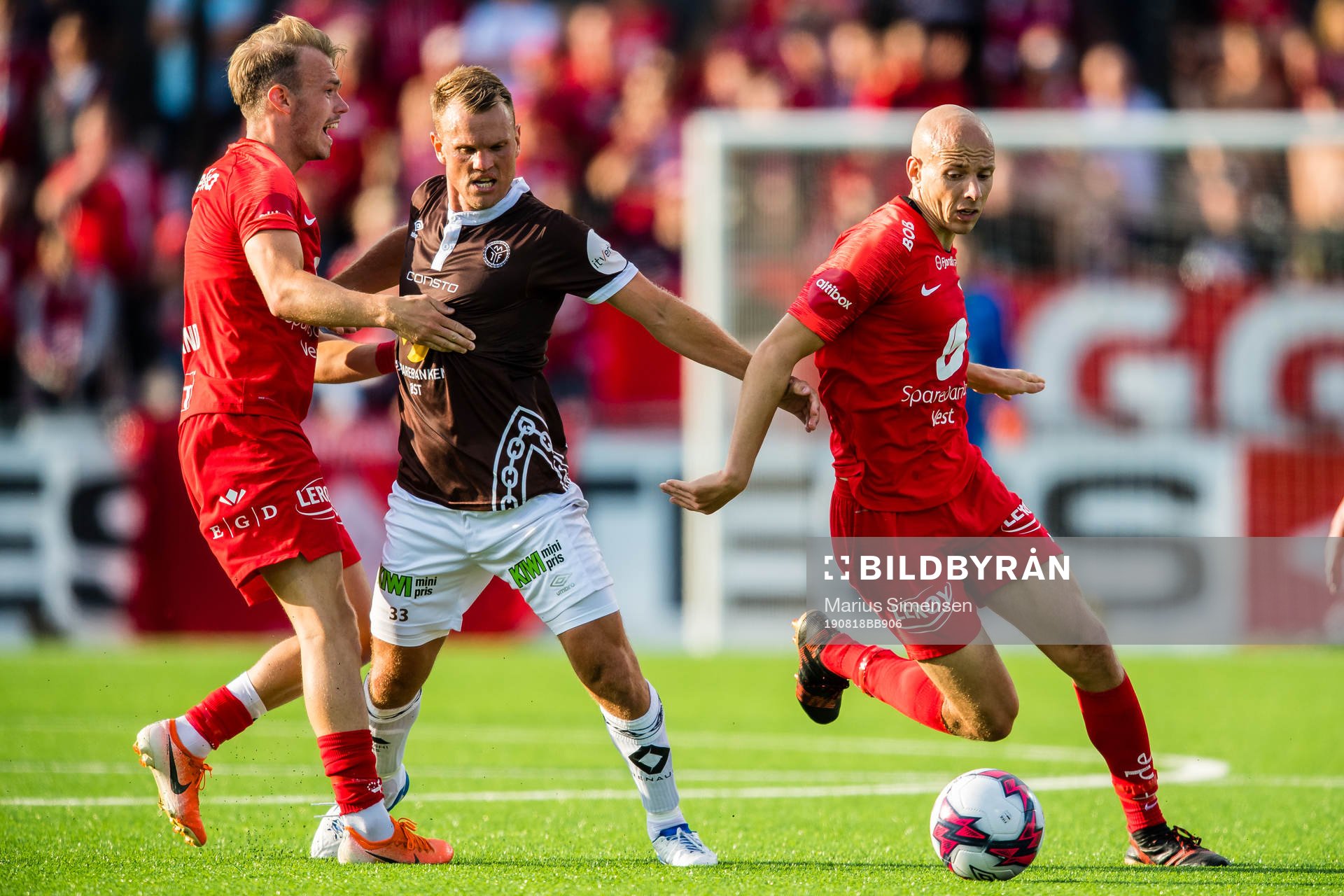 Stian Semb Aasmundsen of Mjøndalen and Ruben Kristiansen