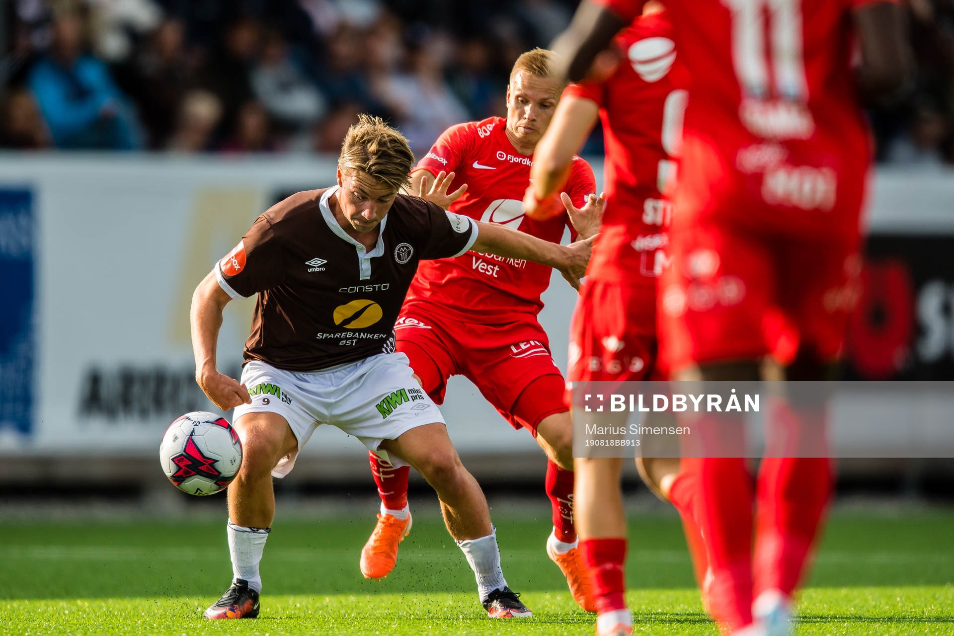 Sondre Liseth of Mjøndalen and Taijo Teniste of Brann