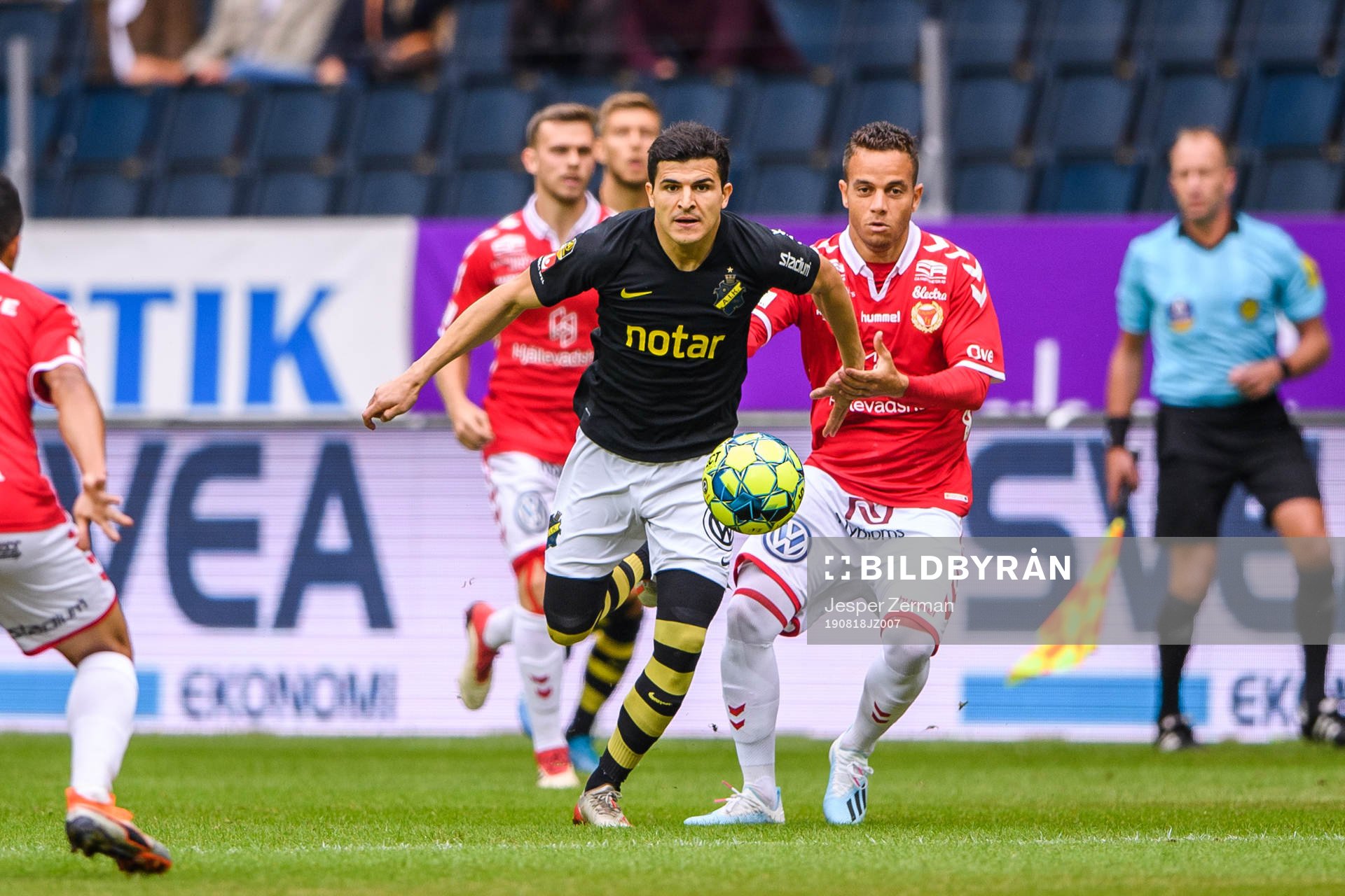 s Tarik Elyounoussi och Kalmars Rafael Gimenes Da Silva