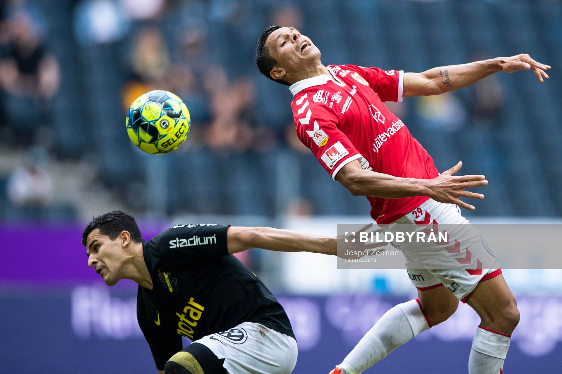 s Tarik Elyounoussi och Kalmars Romário Pereira Sipião