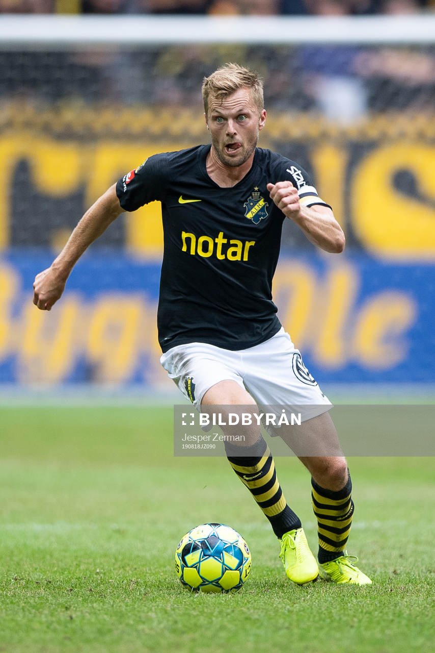 s Sebastian Larsson