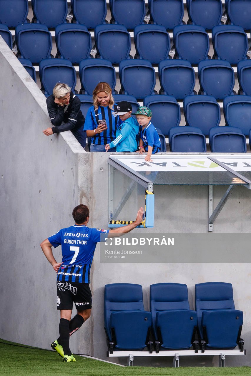 Sirius Niklas Busch Thor i samtal med sin fru Ebba Busch