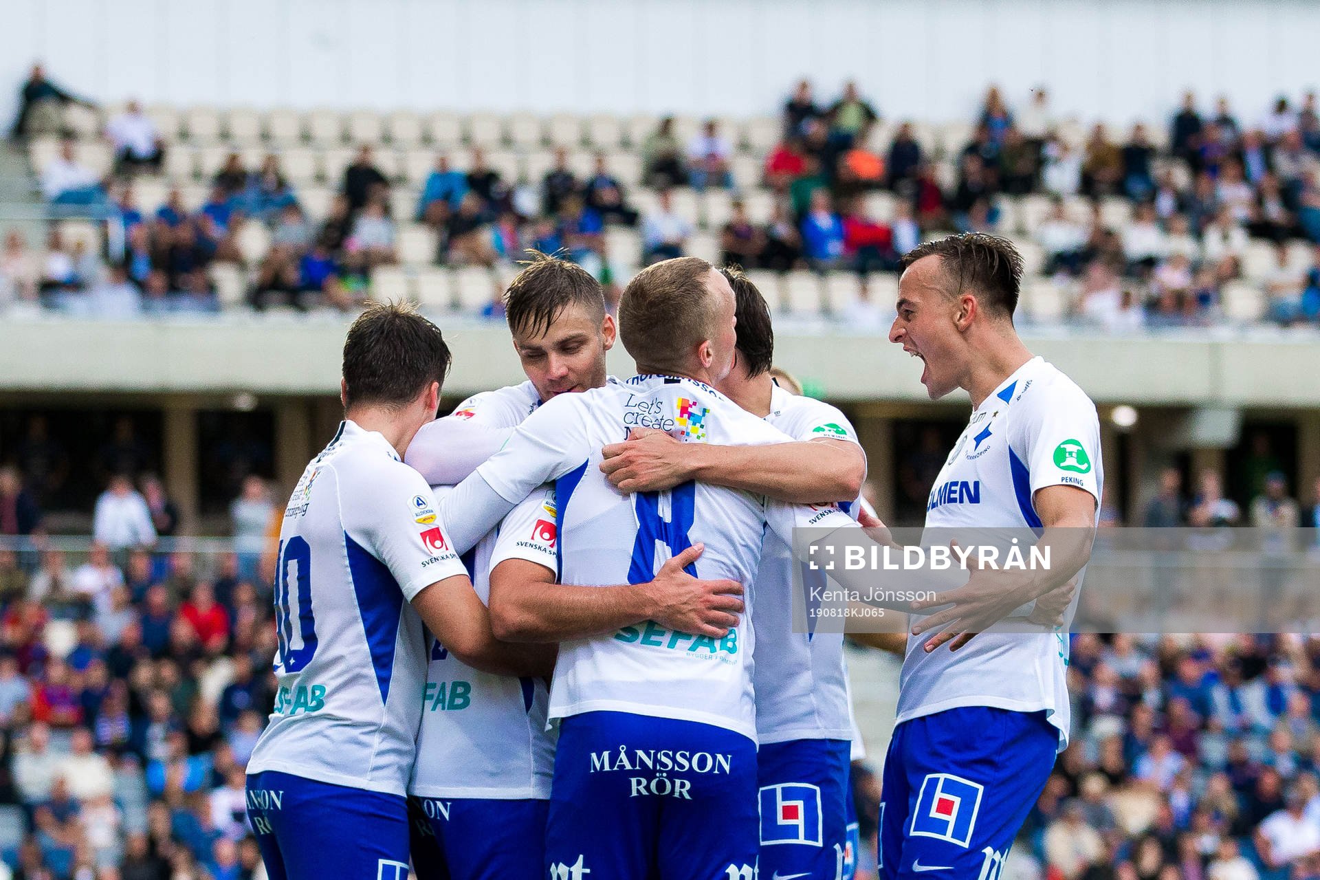Norrköpings spelare jublar efter 1-0 av Sead Haksabanovic under fotbollsmatchen i Allsvenskan mellan Sirius och IFK Norrköping den 18 augusti 2019 i Uppsala.