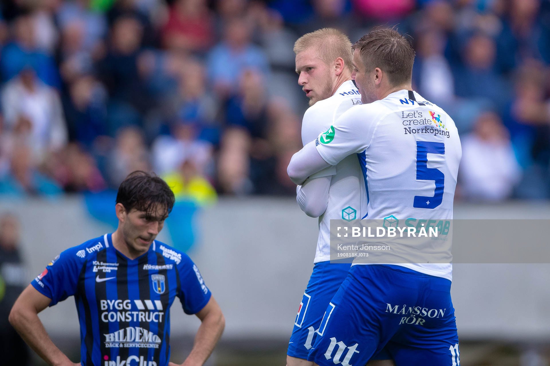 Norrköpings Kalle Holmberg jublar med Christoffer Nyman