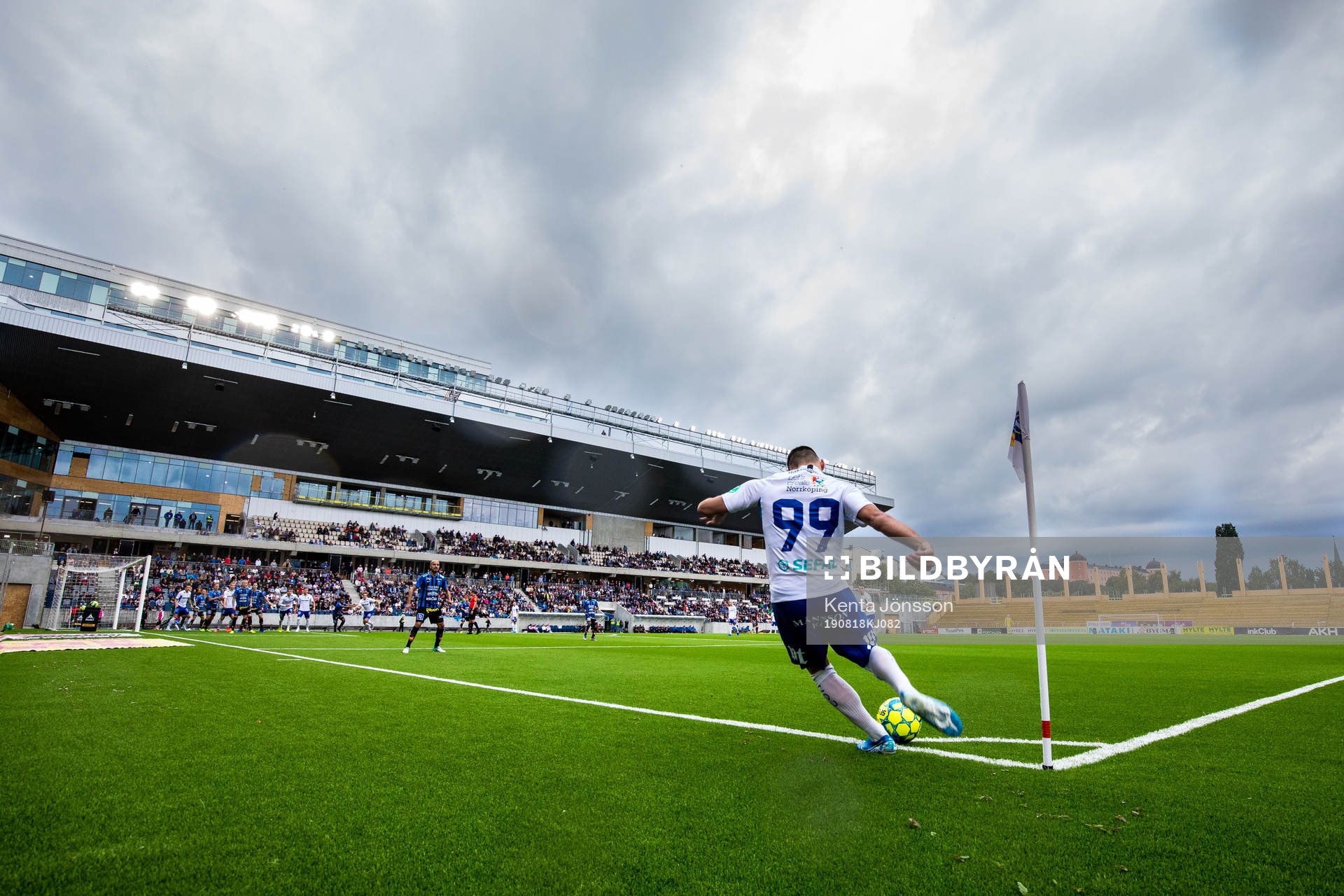 Norrköpings Sead Haksabanovic med en hörna på