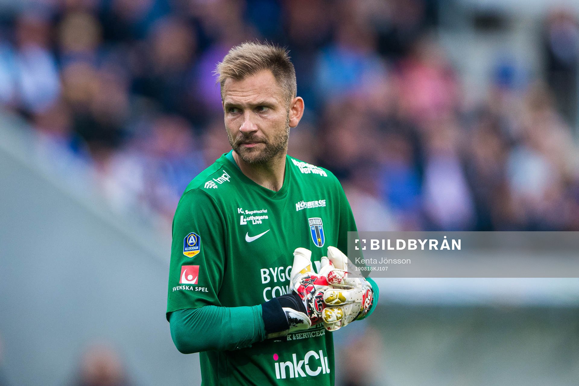 Sirius målvakt John Alvbåge deppar