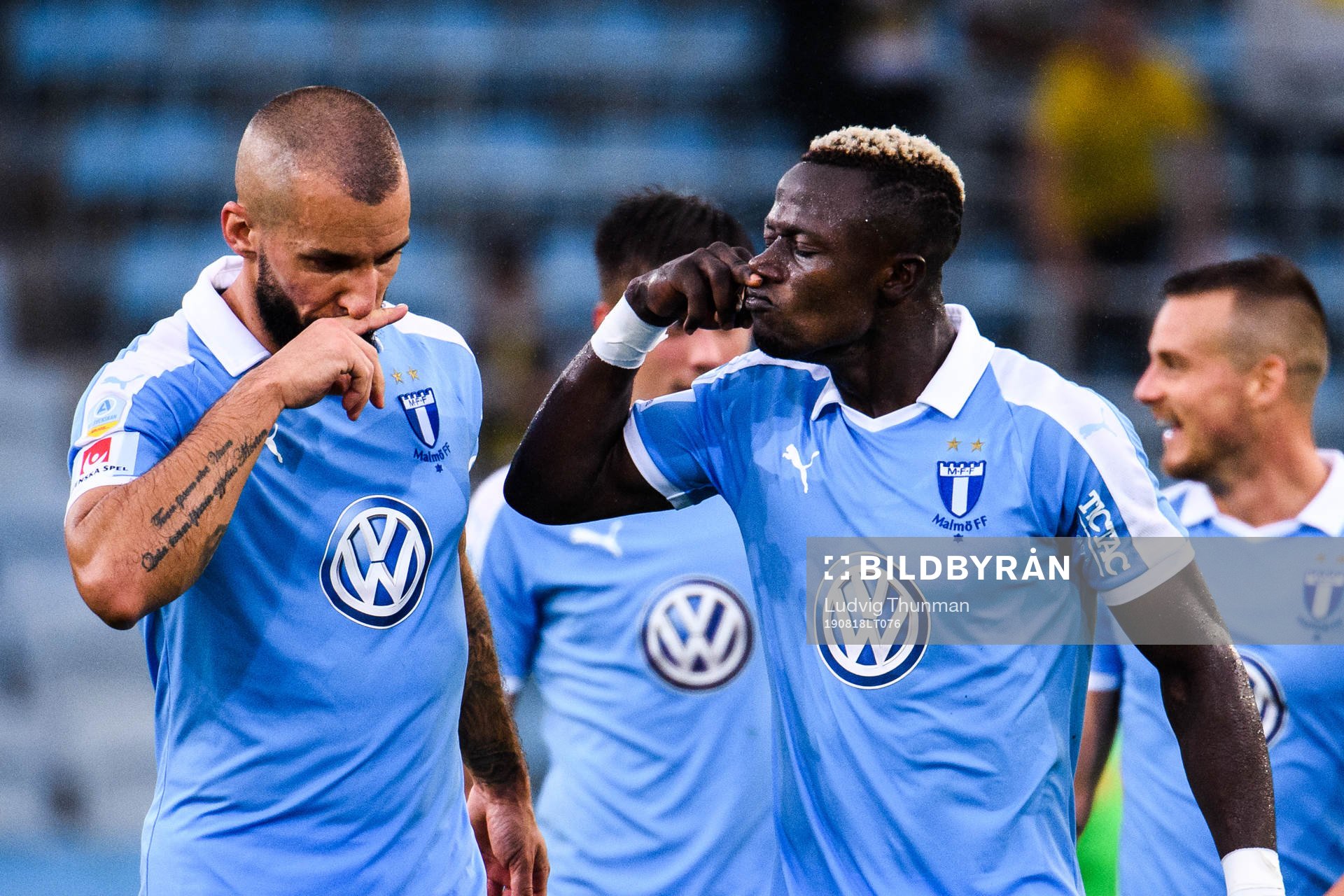 Malmö FFs Guillermo Molins och Bonke Innocent jublar