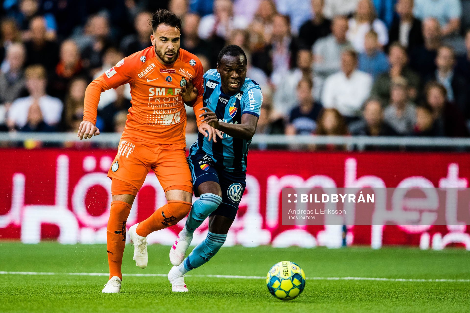 AFC Eskilstunas Dzenis Kozica och Djurgårdens Edward