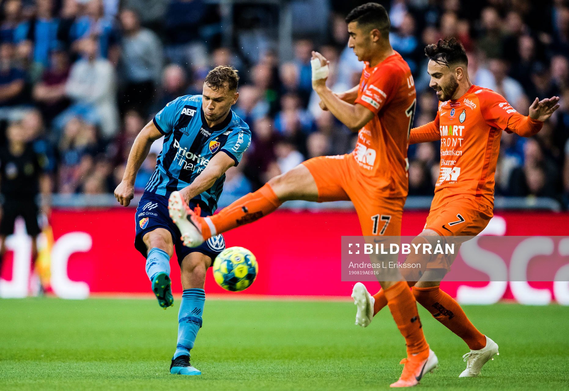Djurgårdens Jesper Karlström med skott förbi AFC