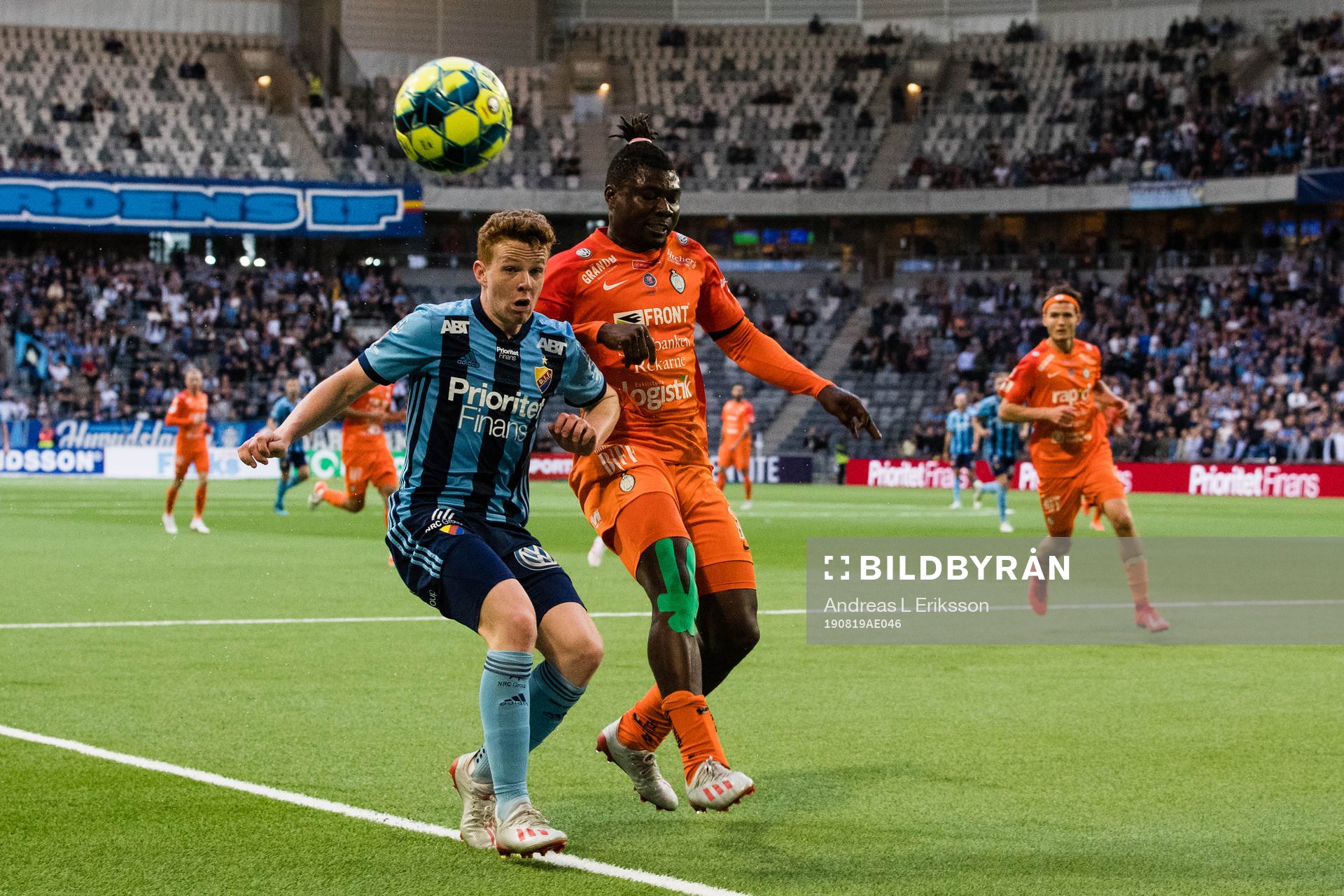 Djurgårdens Aslak Witry och AFC Eskilstunas Onyedikachukwu