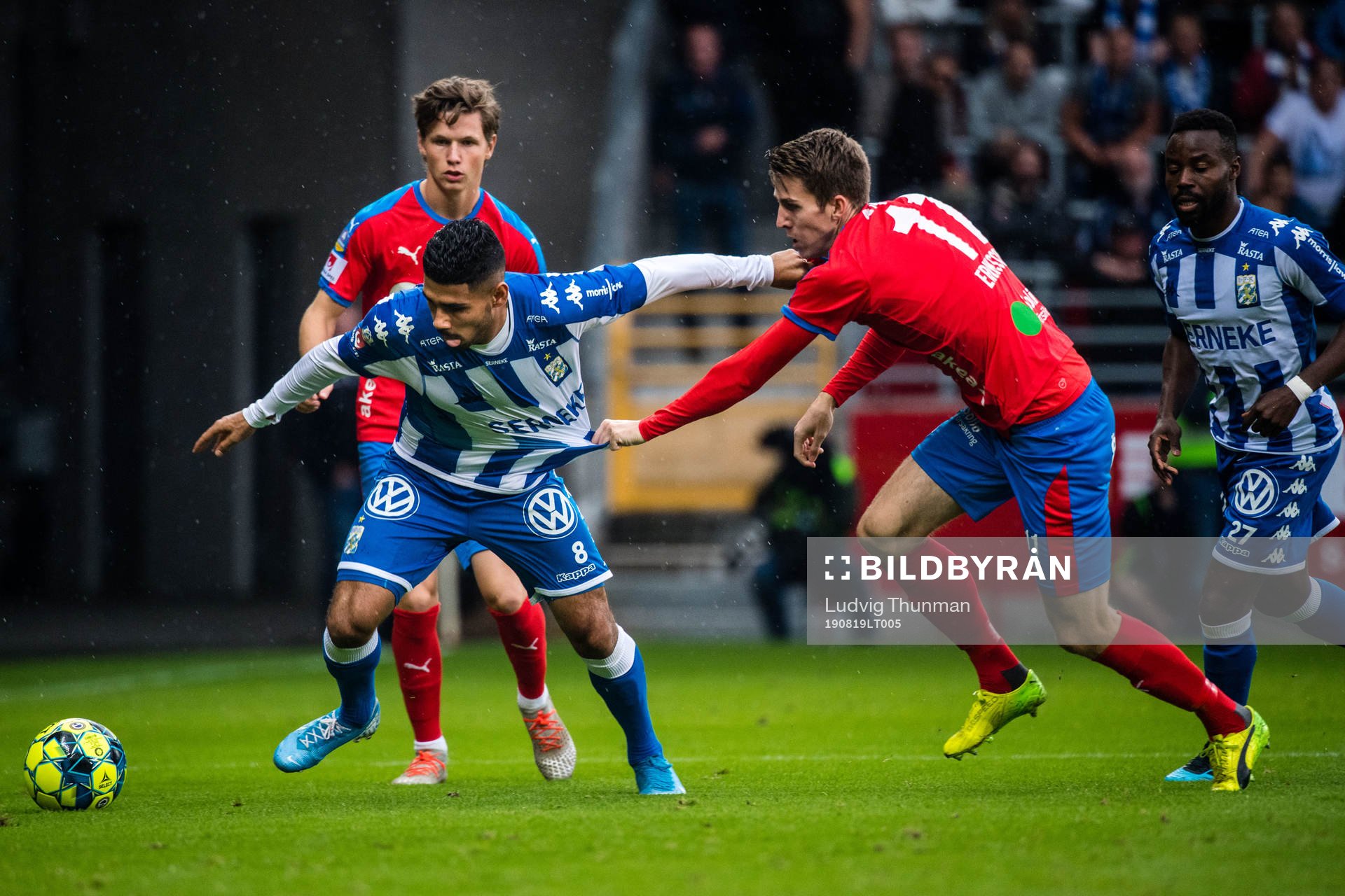 IFK Göteborgs Hosam Aiesh och Helsingborgs Adam Eriksson