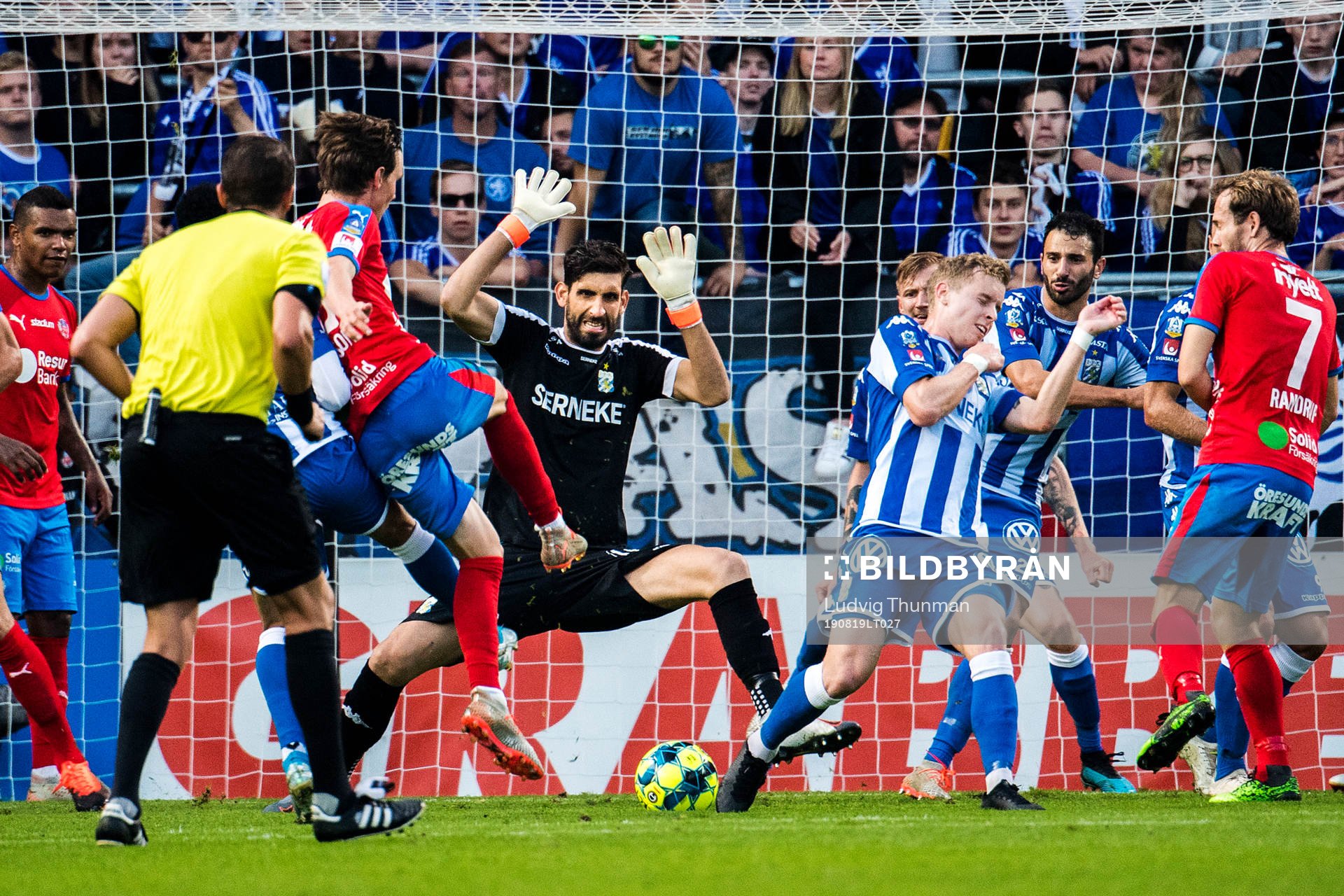 Helsingborgs Max Svensson gör 1-0 bakom IFK Göteborgs