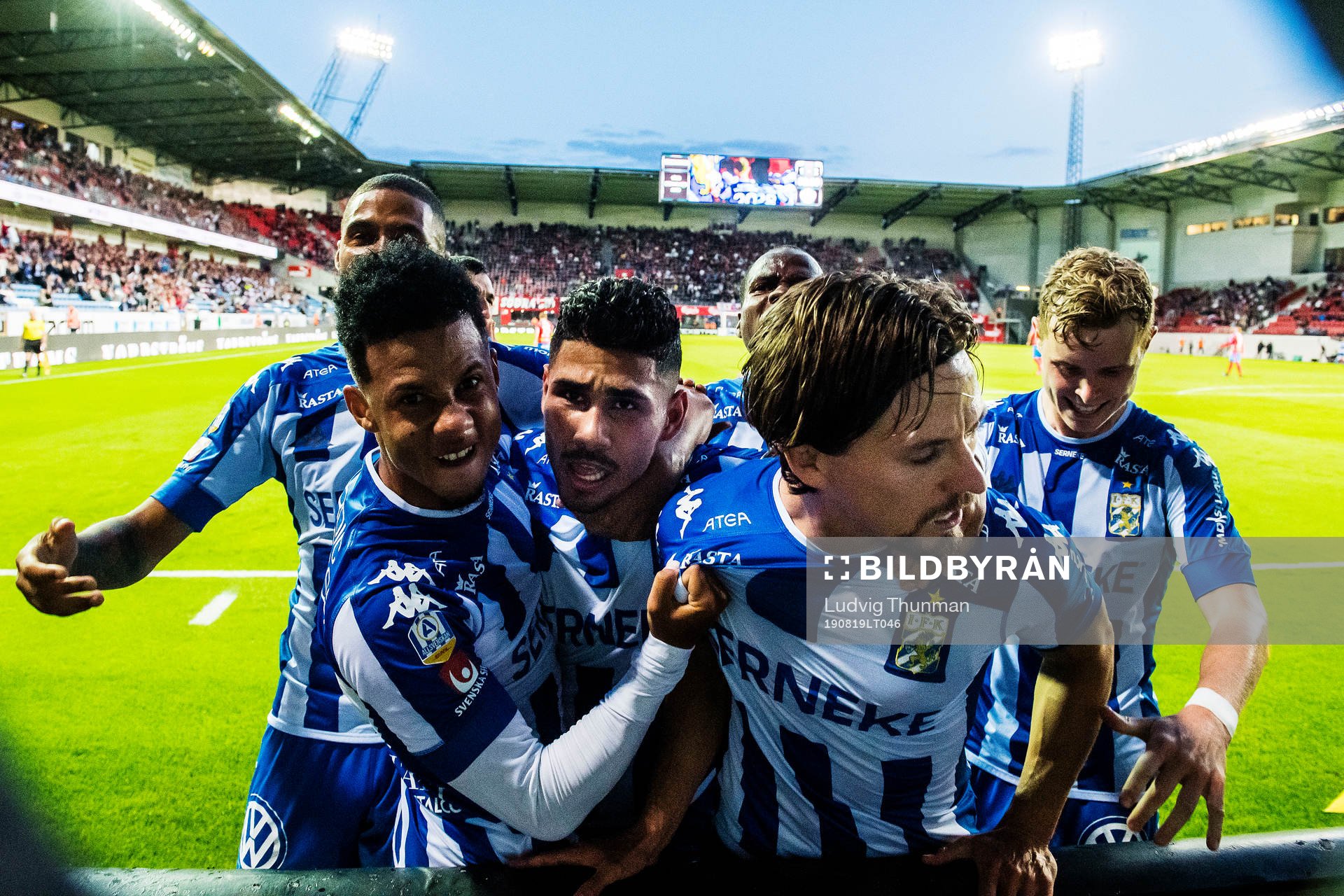 IFK Göteborgs Lasse Vibe jublar med lagkamrater