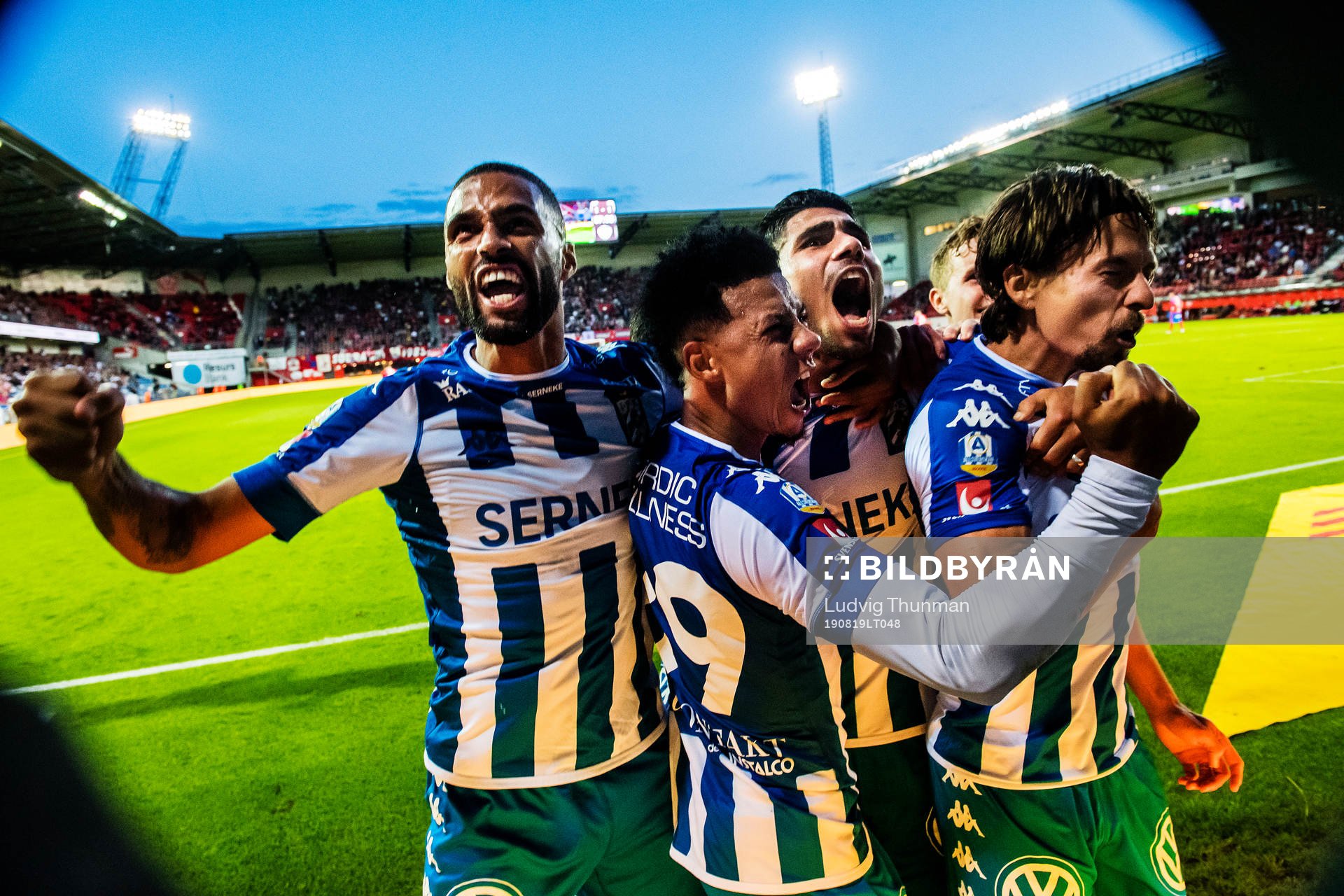 IFK Göteborgs Lasse Vibe jublar med lagkamrater