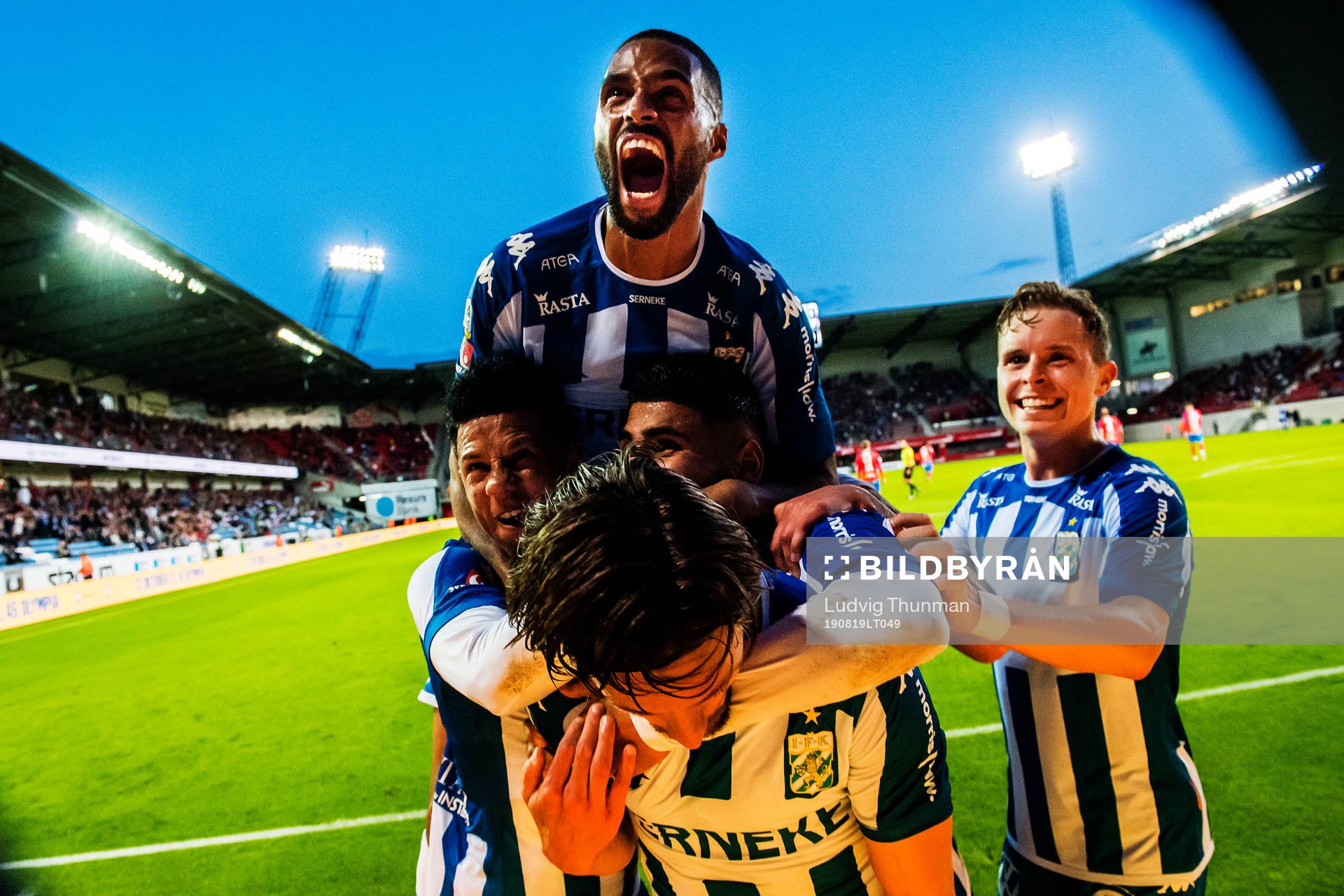 IFK Göteborgs Lasse Vibe jublar med lagkamrater