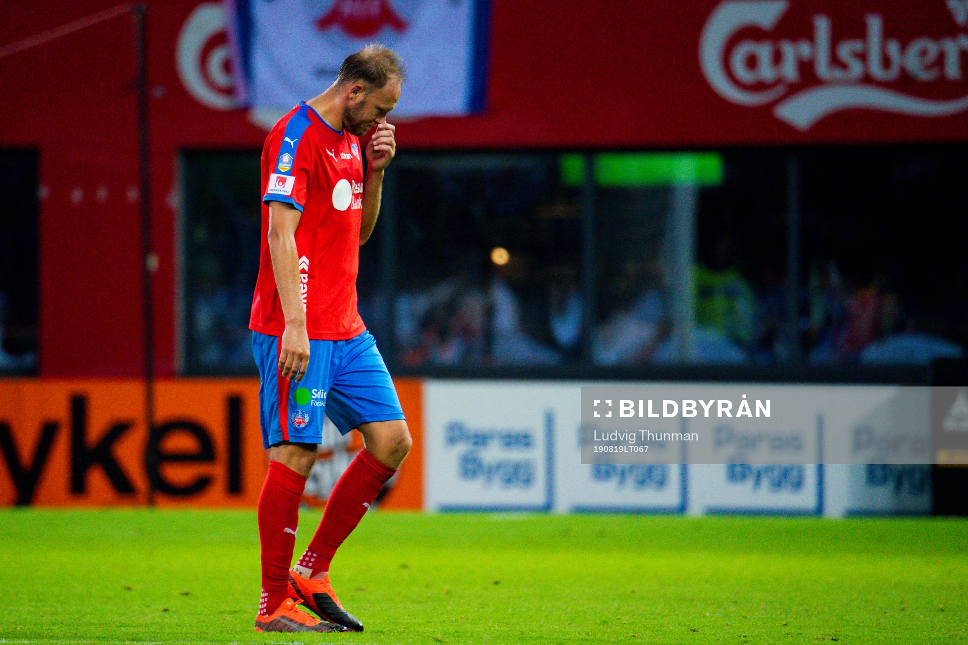 Helsingborgs Andreas Granqvist deppar när han lämnar