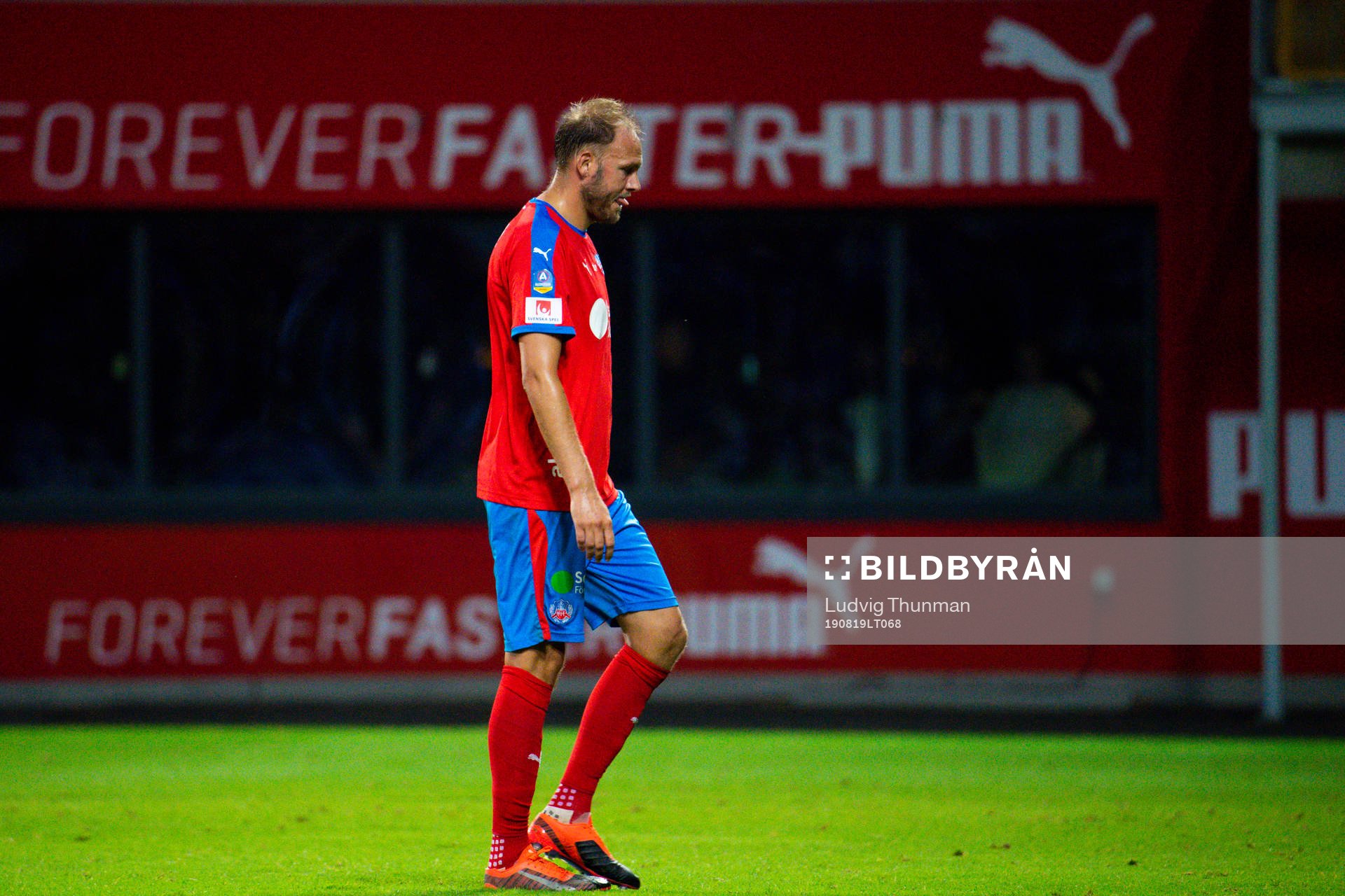Helsingborgs Andreas Granqvist deppar när han lämnar