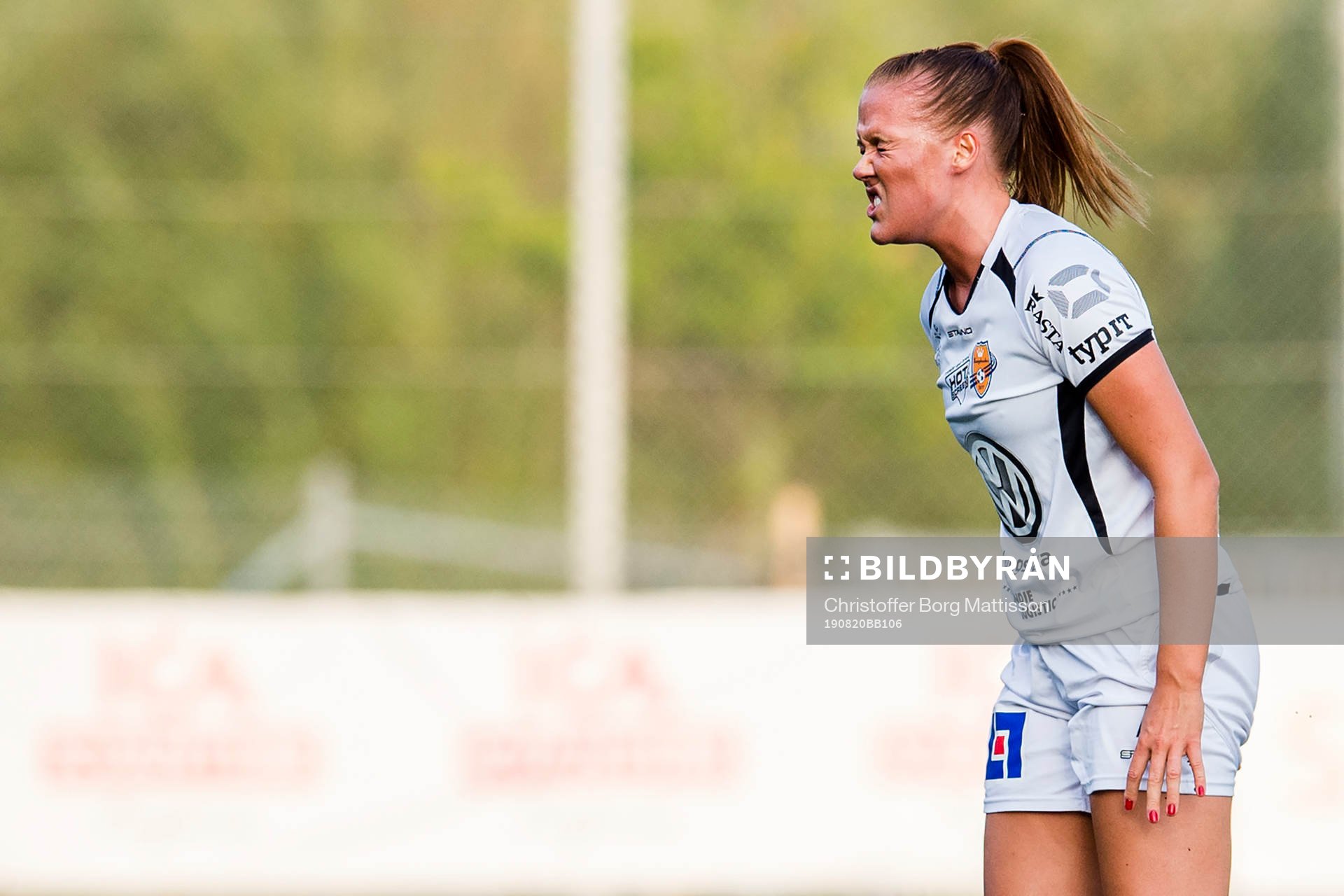 Kungsbackas Ida Pettersson grimaserar under fotbollsmatchen i Damallsvenskan mellan Limhamn Bunkeflo och Kungsbacka den 20 augusti 2019 i Malmö.