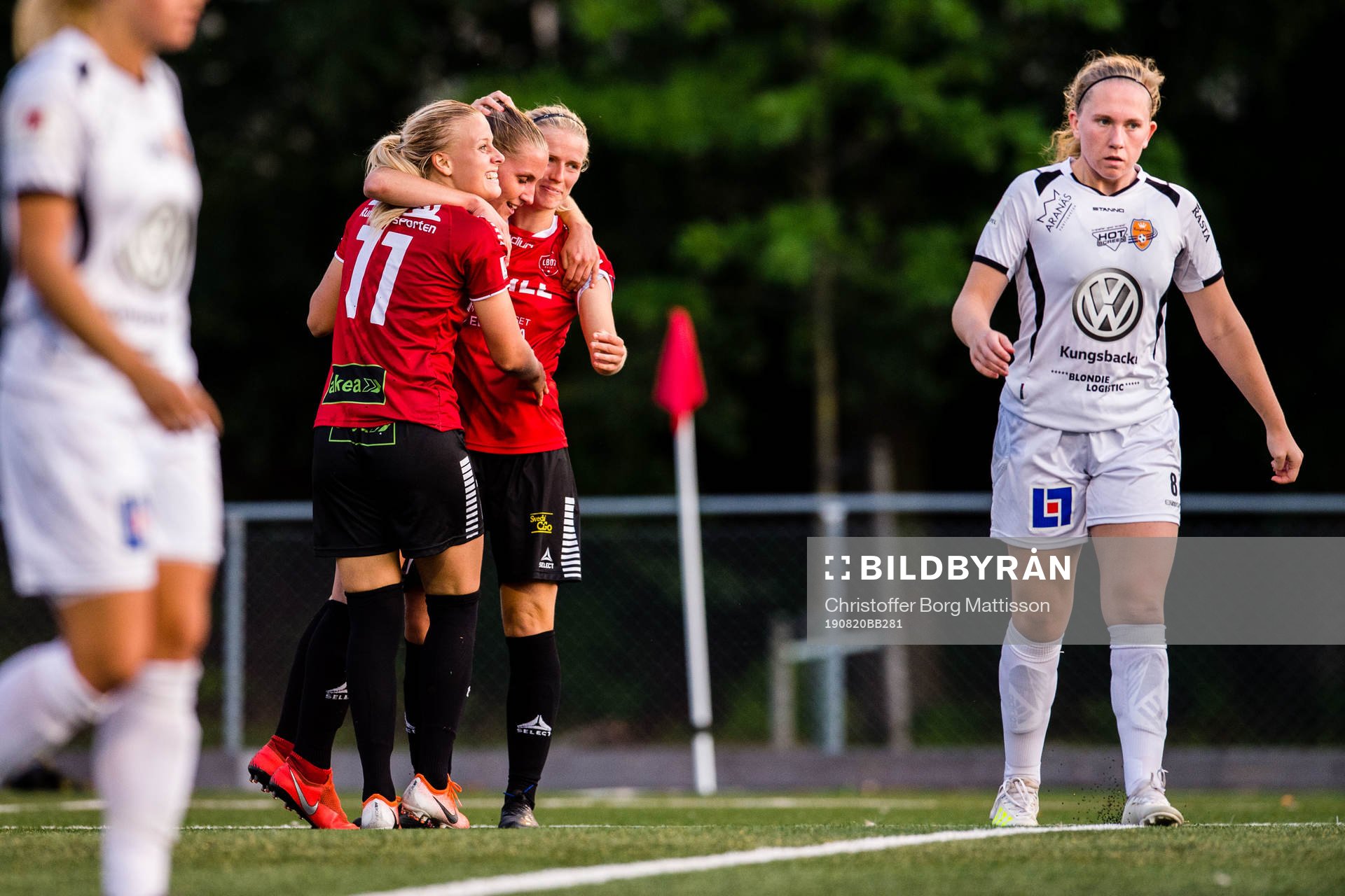 Limhamn Bunkeflos Sophie Sundqvist jublar med lagkamrater