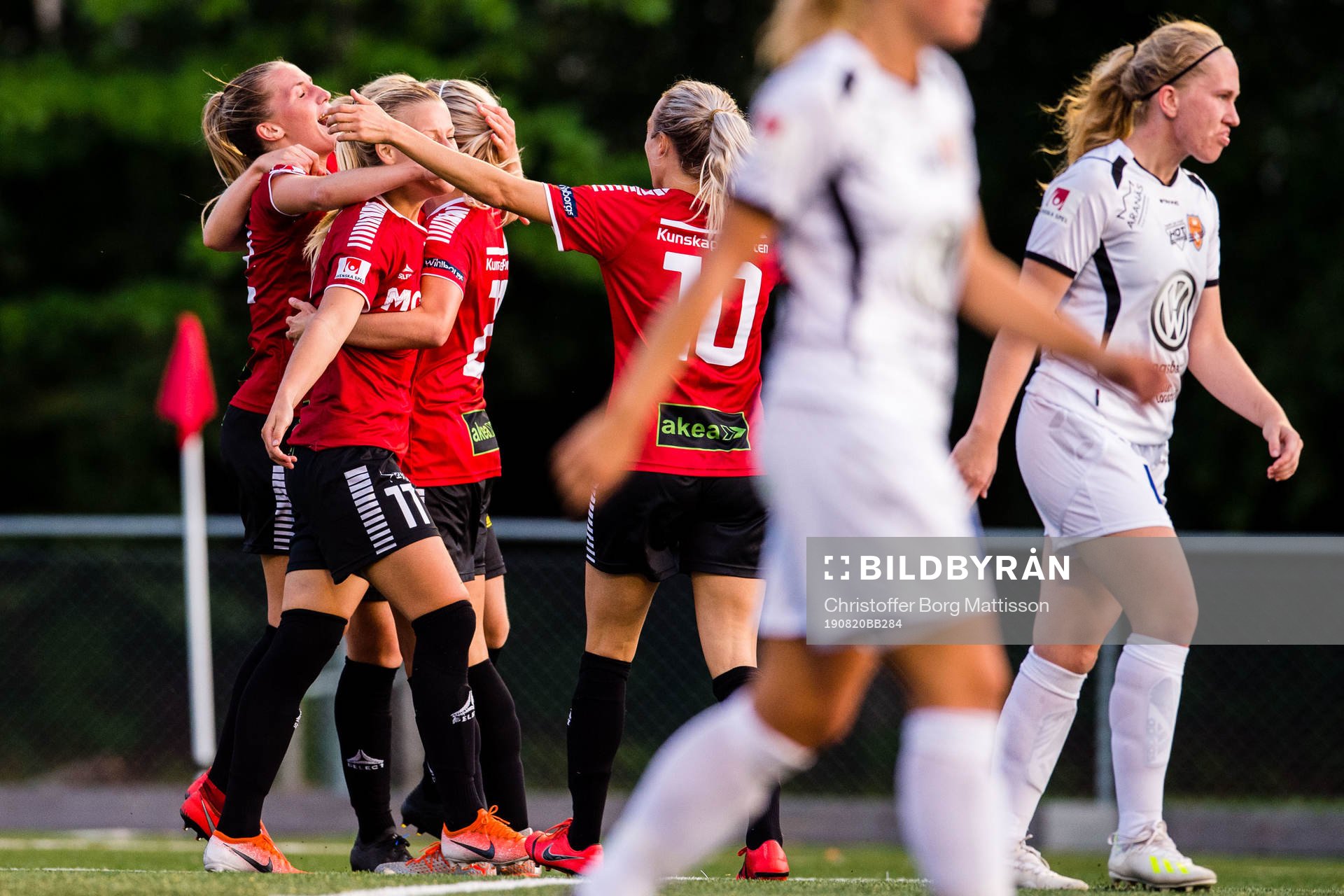 Limhamn Bunkeflos Sophie Sundqvist jublar med lagkamrater