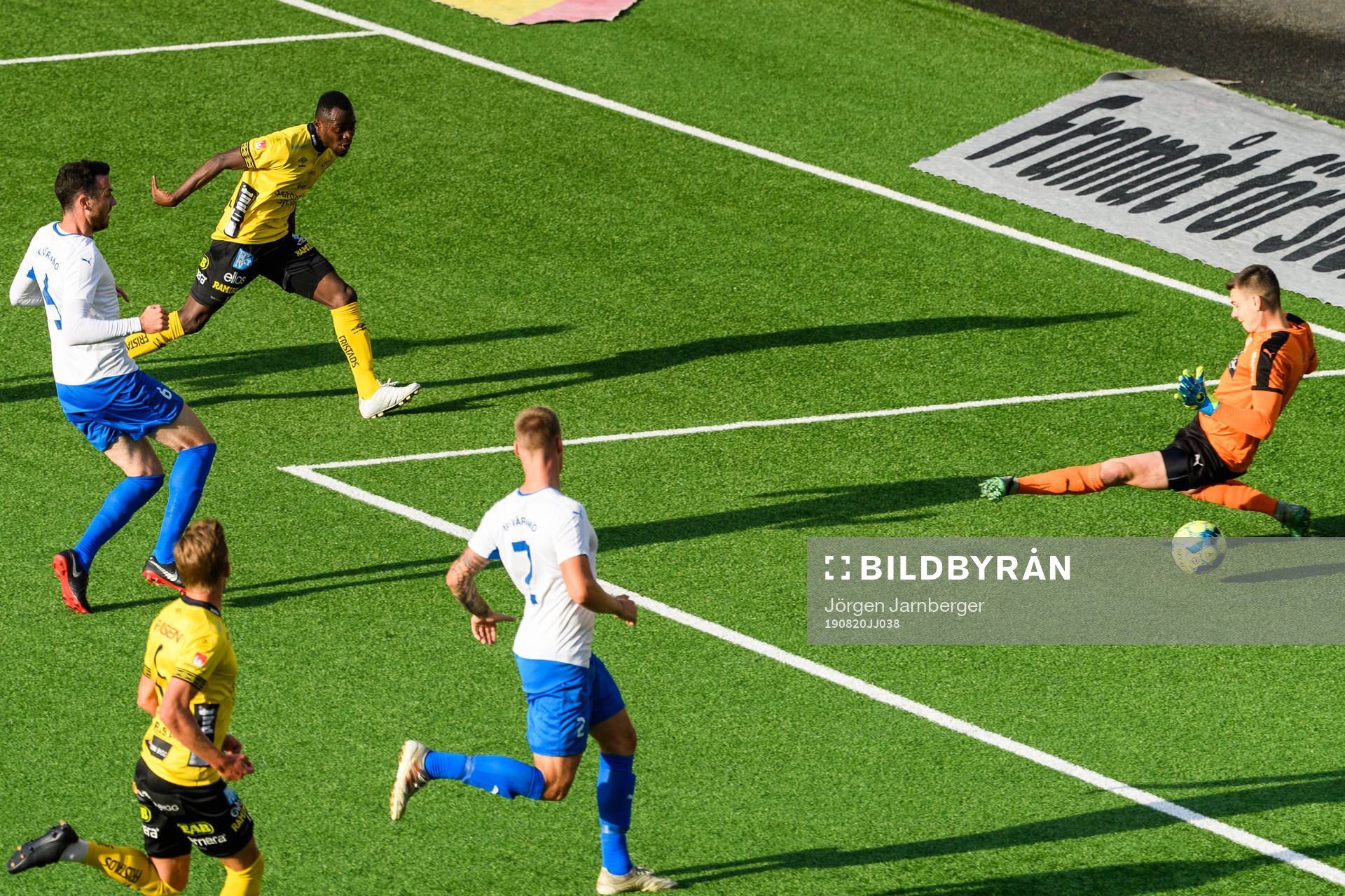 Elfsborgs Prince Isaac Kouame skjuter 1-0