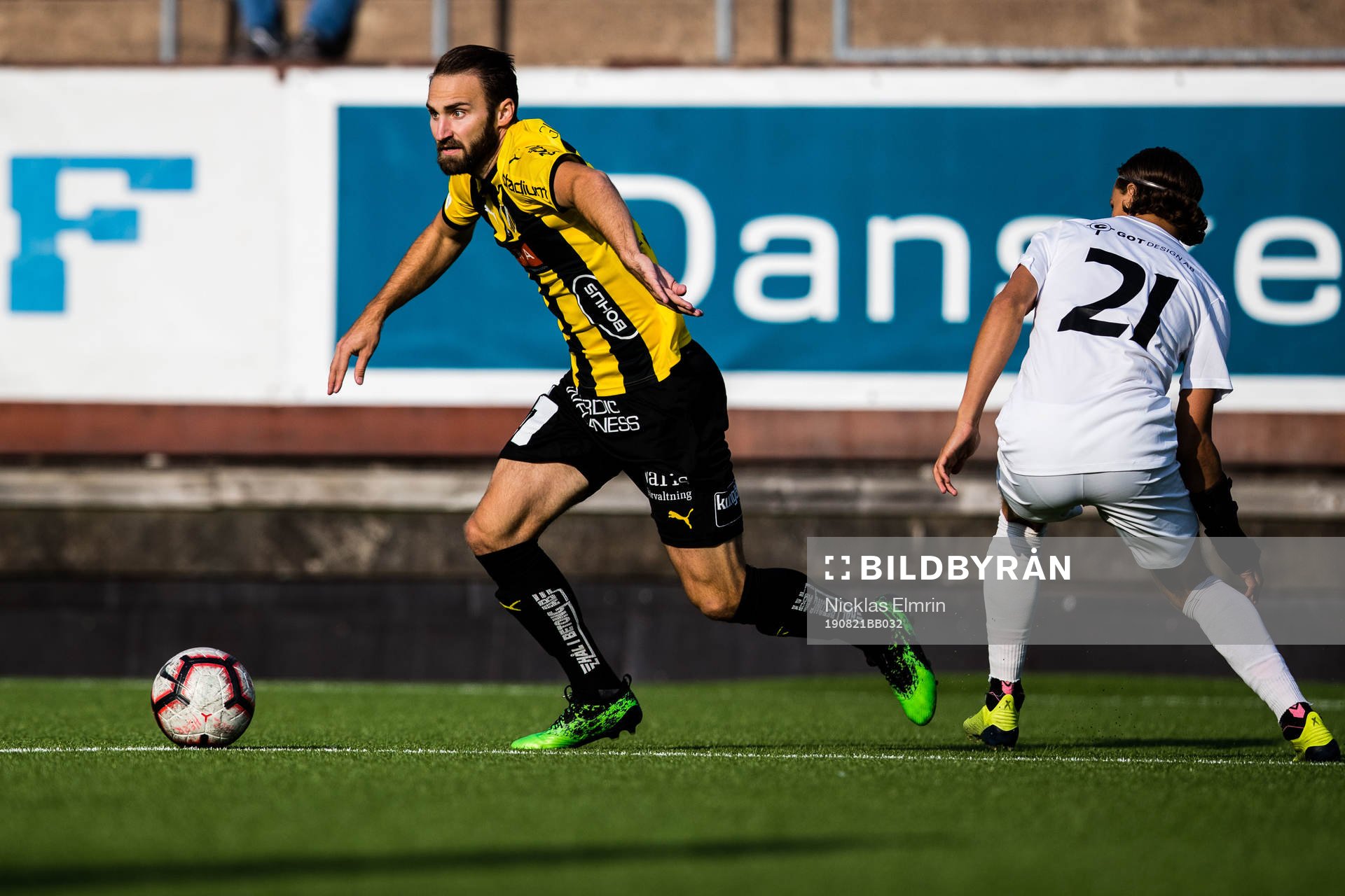 Häckens Oskar Sverrisson och Qvidings Fredrik Martinsson