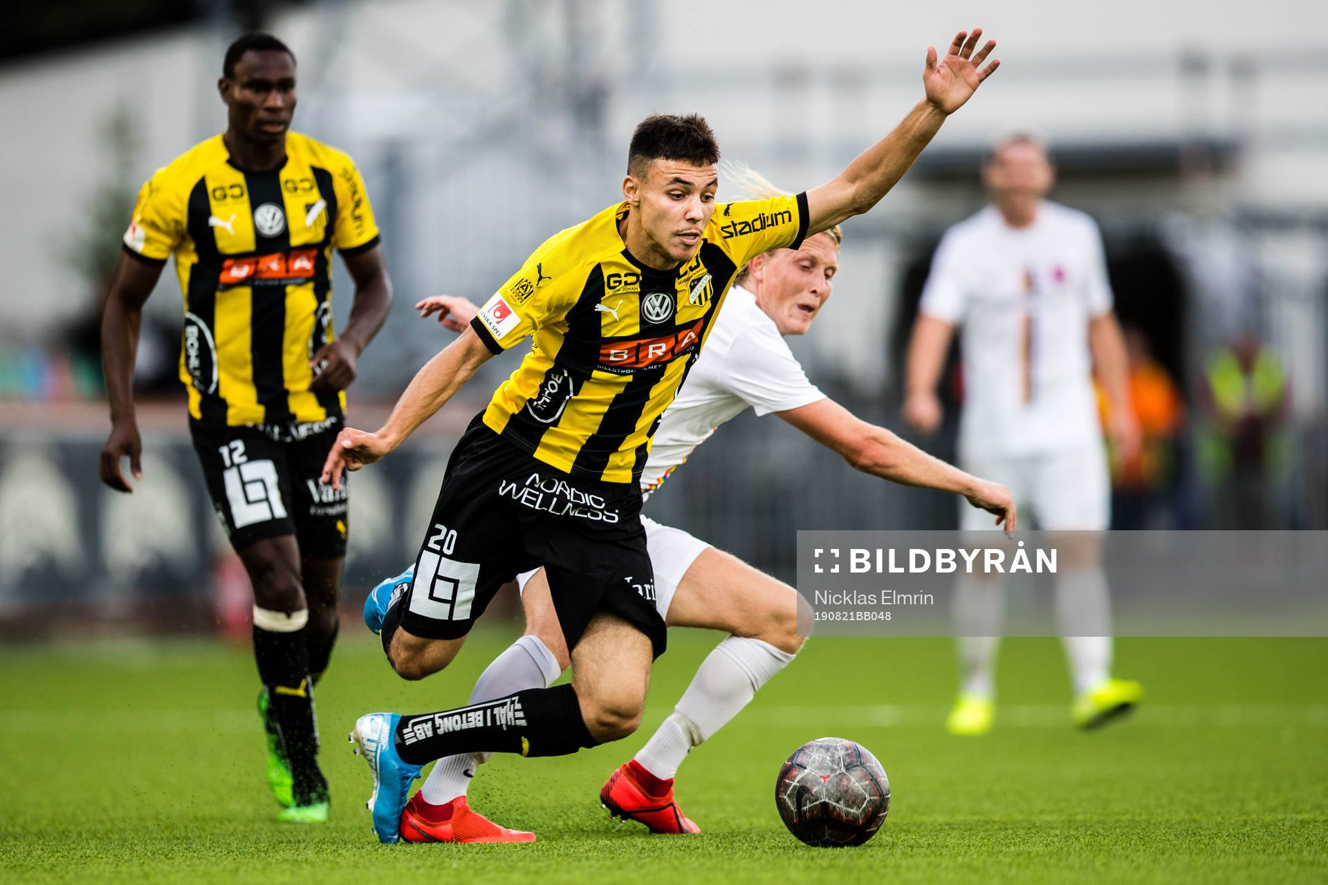 Häckens Ali Youssef och Qvidings Oscar Ehner under fotbollsmatchen i Svenska Cupen mellan Qviding och Häcken den 21 augusti 2019 i Göteborg.