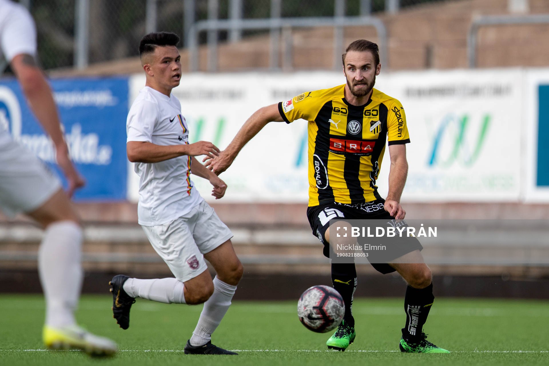 Häckens Oskar Sverrisson mot Qvidings Sebastian Olsson