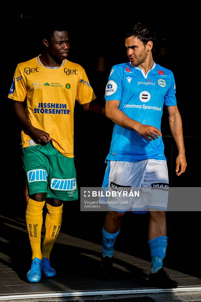 Eric Kitolano of Ull/Kisa and Simón Colina of Sandnes Ulf