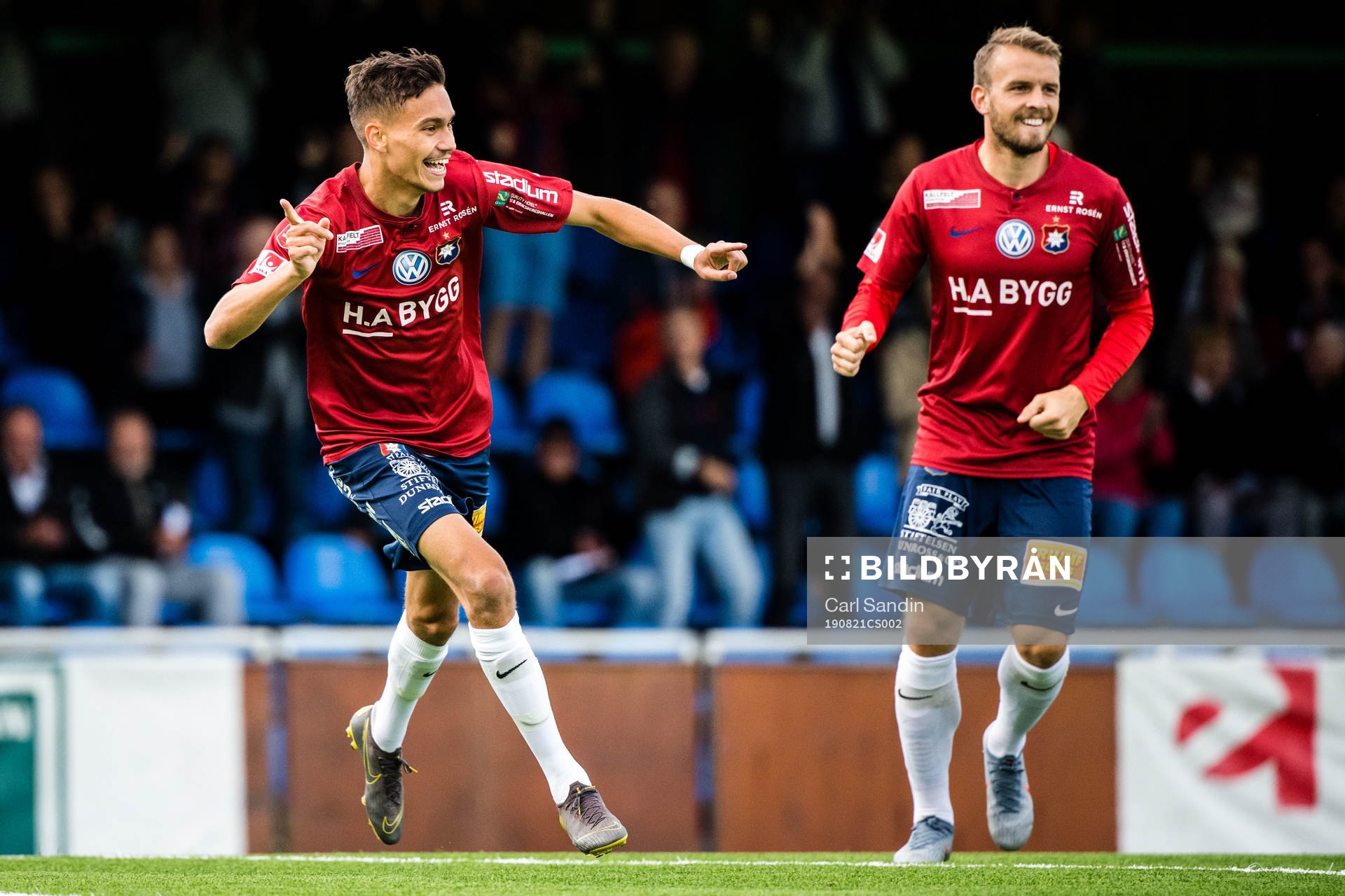 Örgrytes Fredrik Zanjanchi jublar