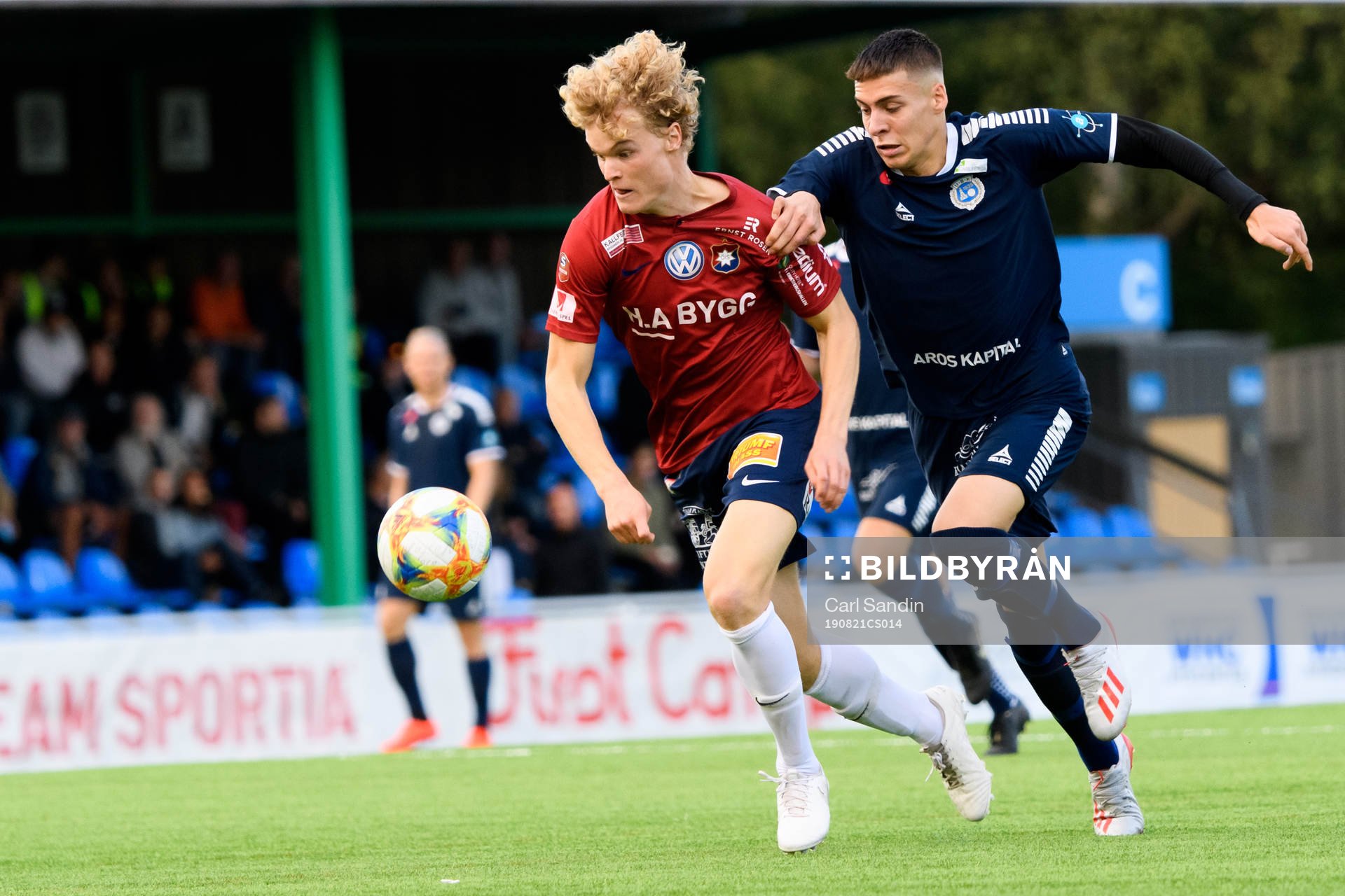 Örgrytes Freddie Brorsson i kamp om bollen med Utsiktens