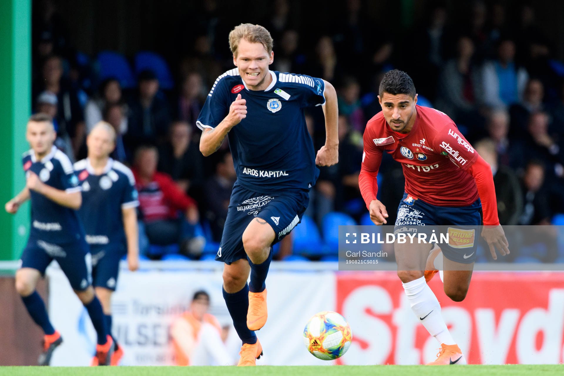 Utsiktens Joakim Olausson och Örgrytes Ailton Almeida under fotbollsmatchen i Svenska Cupen mellan Utsikten och Örgryte den 21 augusti 2019 i Göteborg.