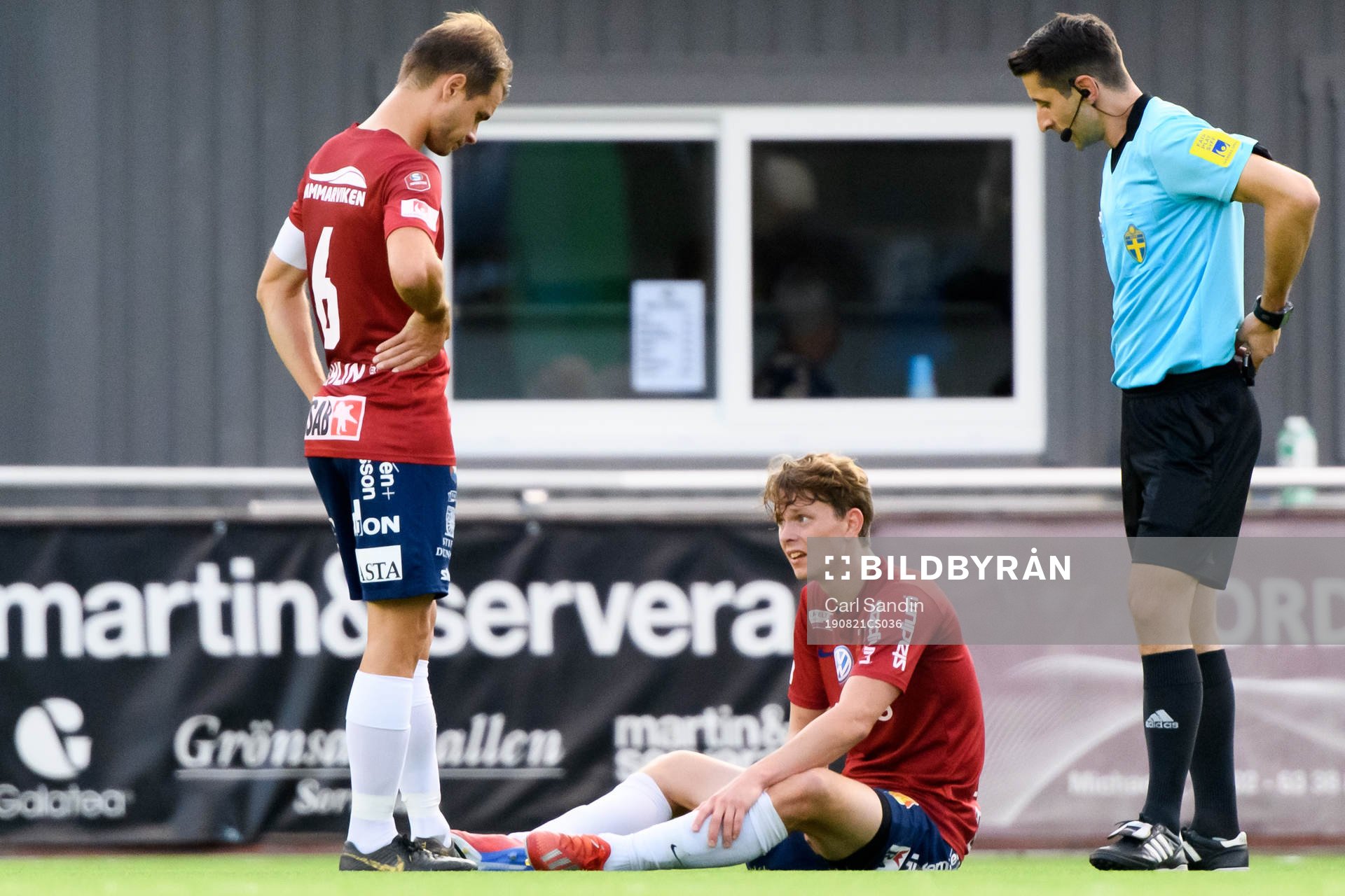 Örgrytes Anton Lans sitter på marken