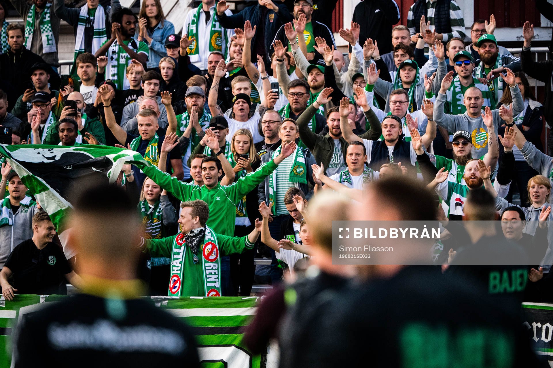 Hammarbys supportrar jublar