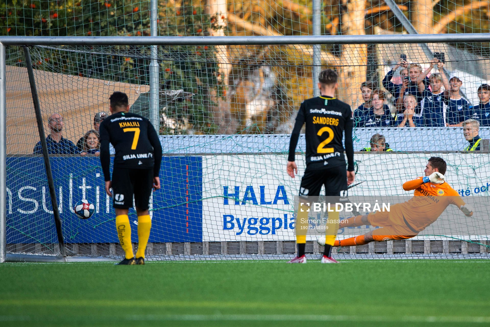 Luleås William Olausson (ej i bild) gör 2-1