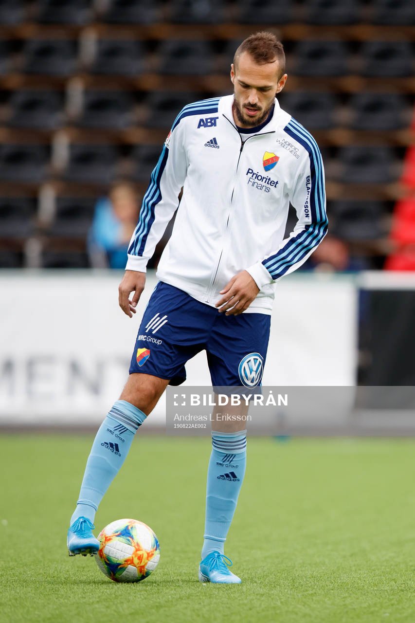 Djurgårdens Emir Kujovic  värmer upp innan