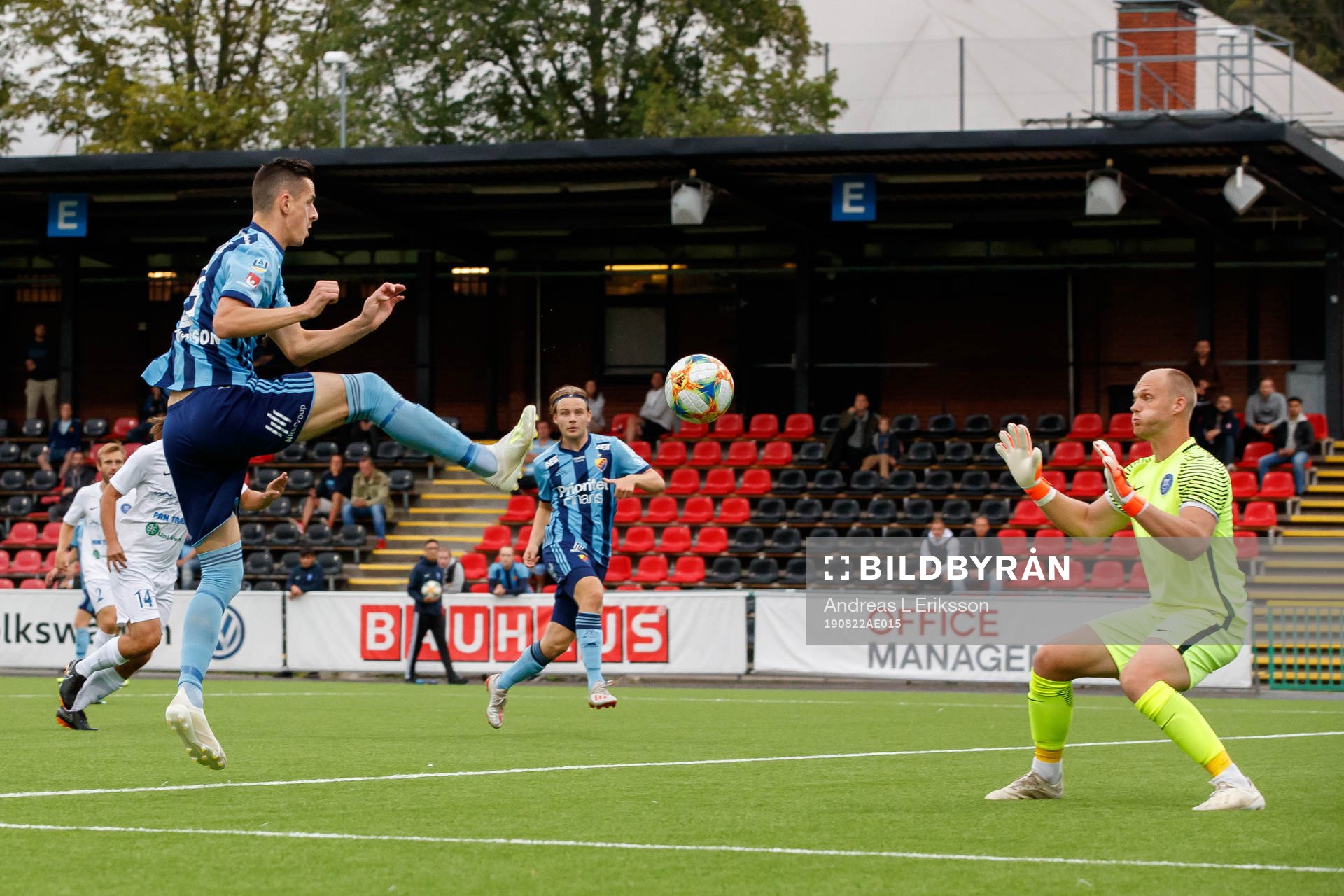 Djurgårdens Haris Radetinac mot Akropolis målvakt