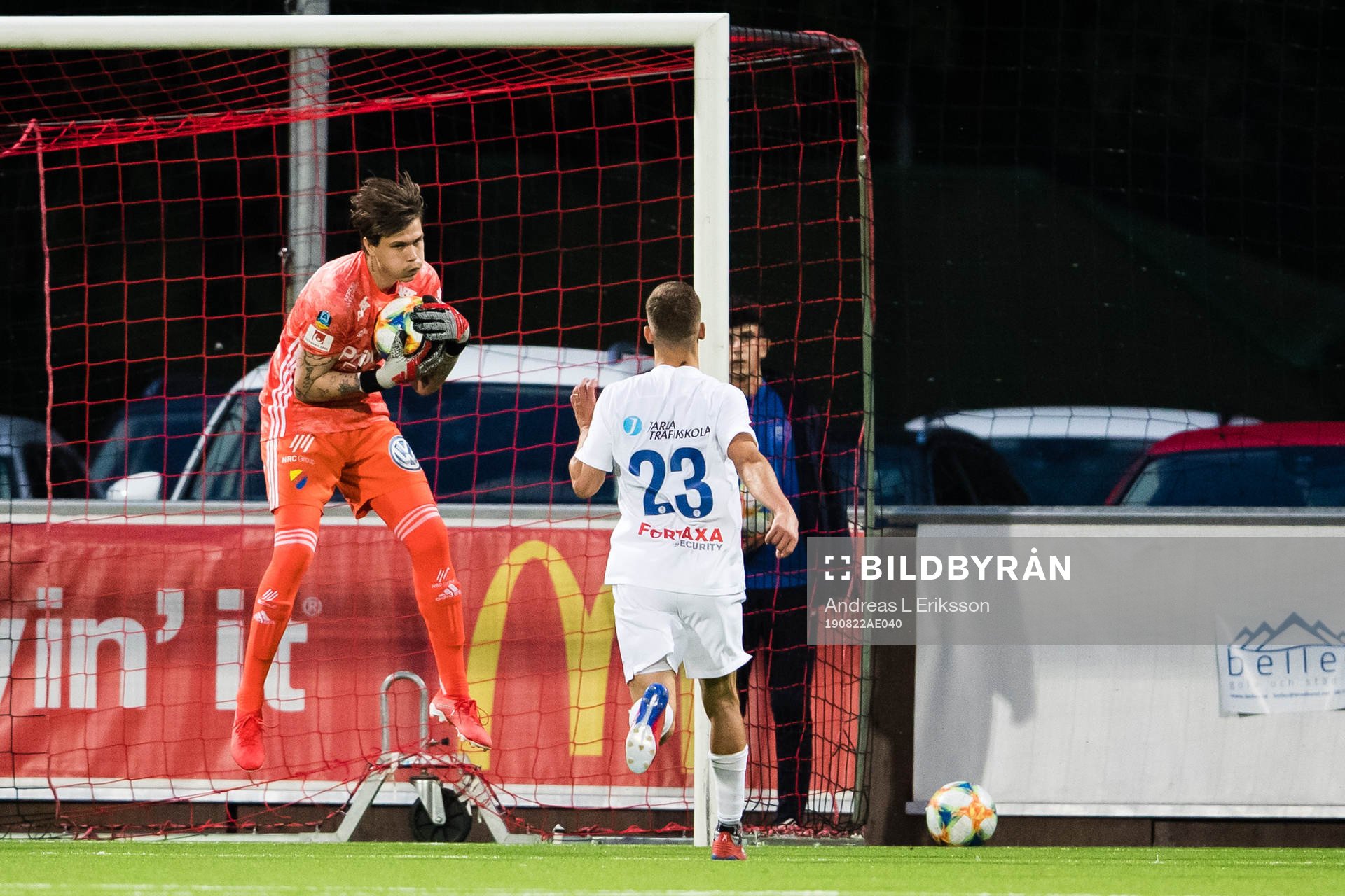 Djurgårdens målvakt Per Kristian Bråtveit med en räddning under fotbollsmatchen i Svenska Cupen mellan Akropolis och Djurgården den 22 augusti 2019 i Stockholm.