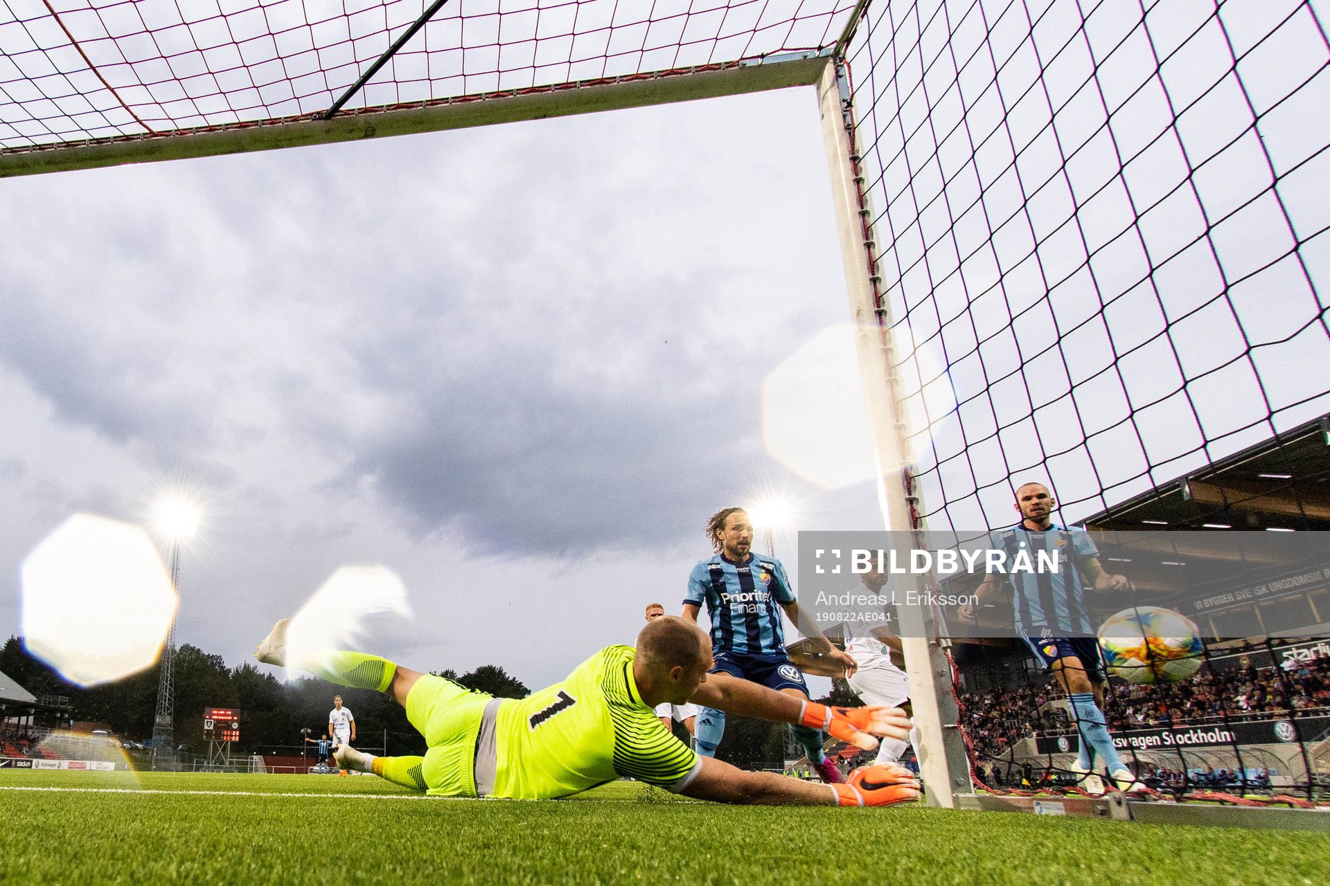 Djurgårdens Kevin Walker och Marcus Danielson utmanar