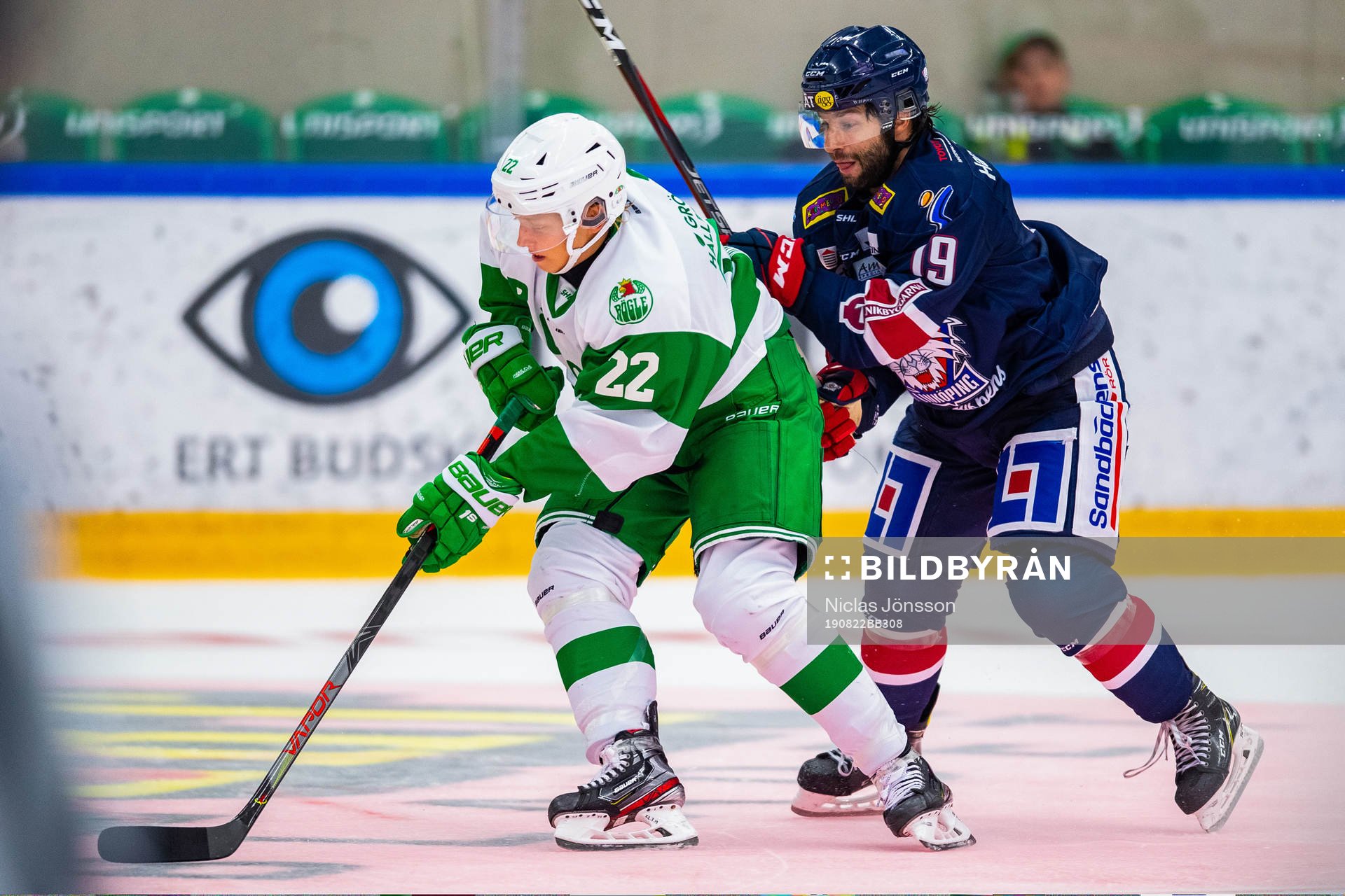 Rögles Samuel Jonsson och Linköpings Joe Whitney