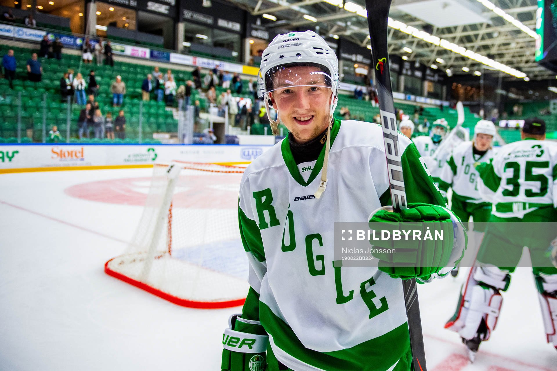 Rögles  Gustav Arvidsson jublar