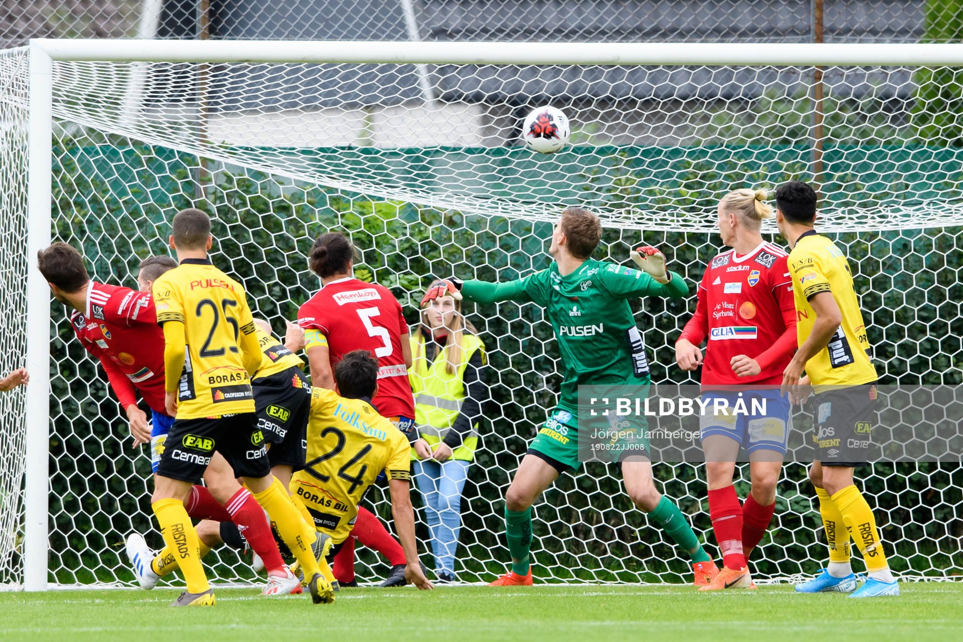 Gauthiod med skott i ribban bakom Elfsborgs målvakt Tim