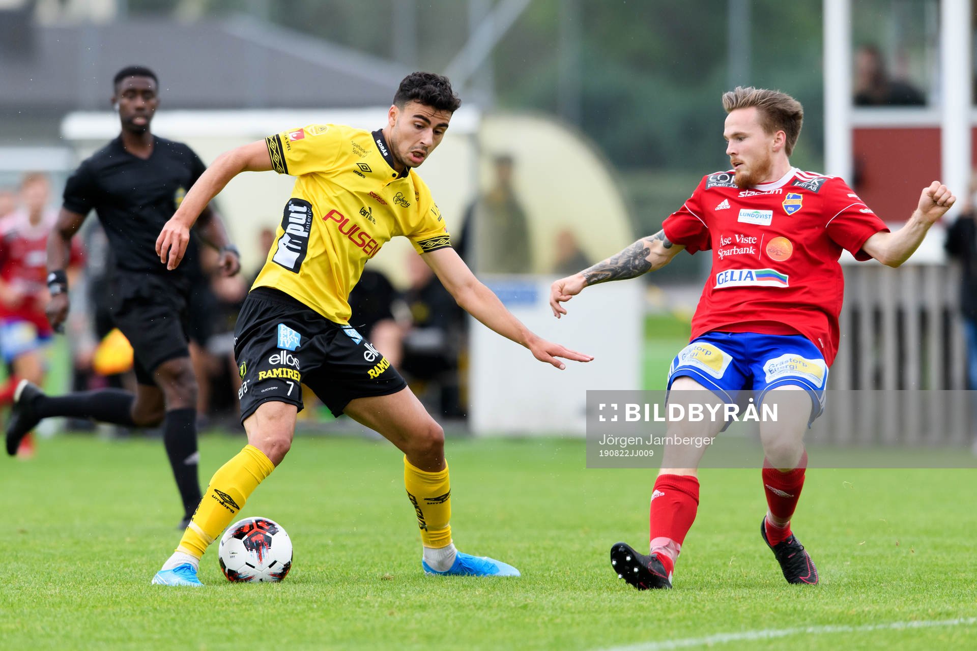 Elfsborgs Deniz Hümmet och Gauthiods Jonas Emanuelsson