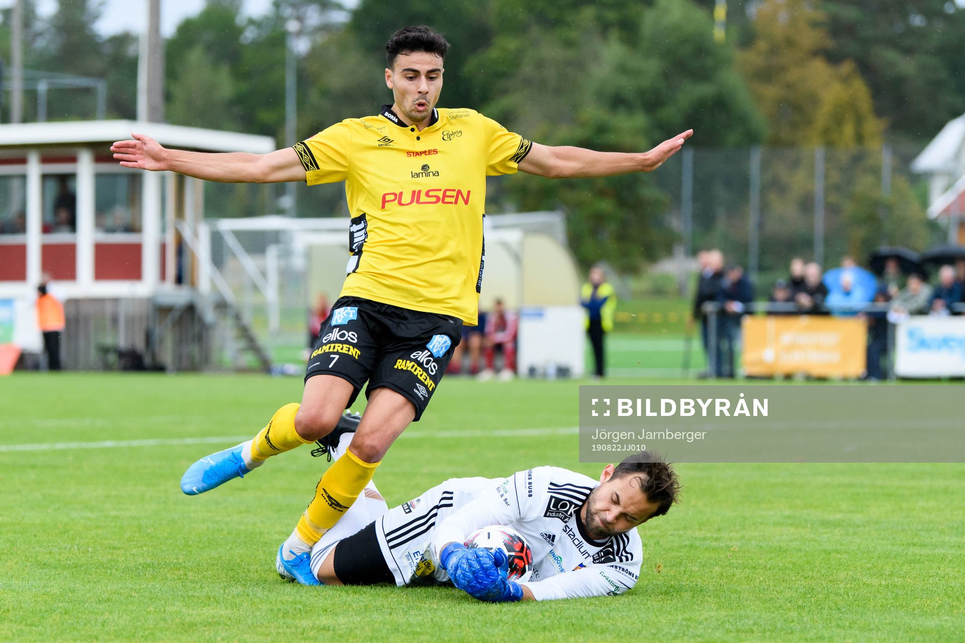 Elfsborgs Deniz Hümmet och Gauthiods målvakt Marcus Berg
