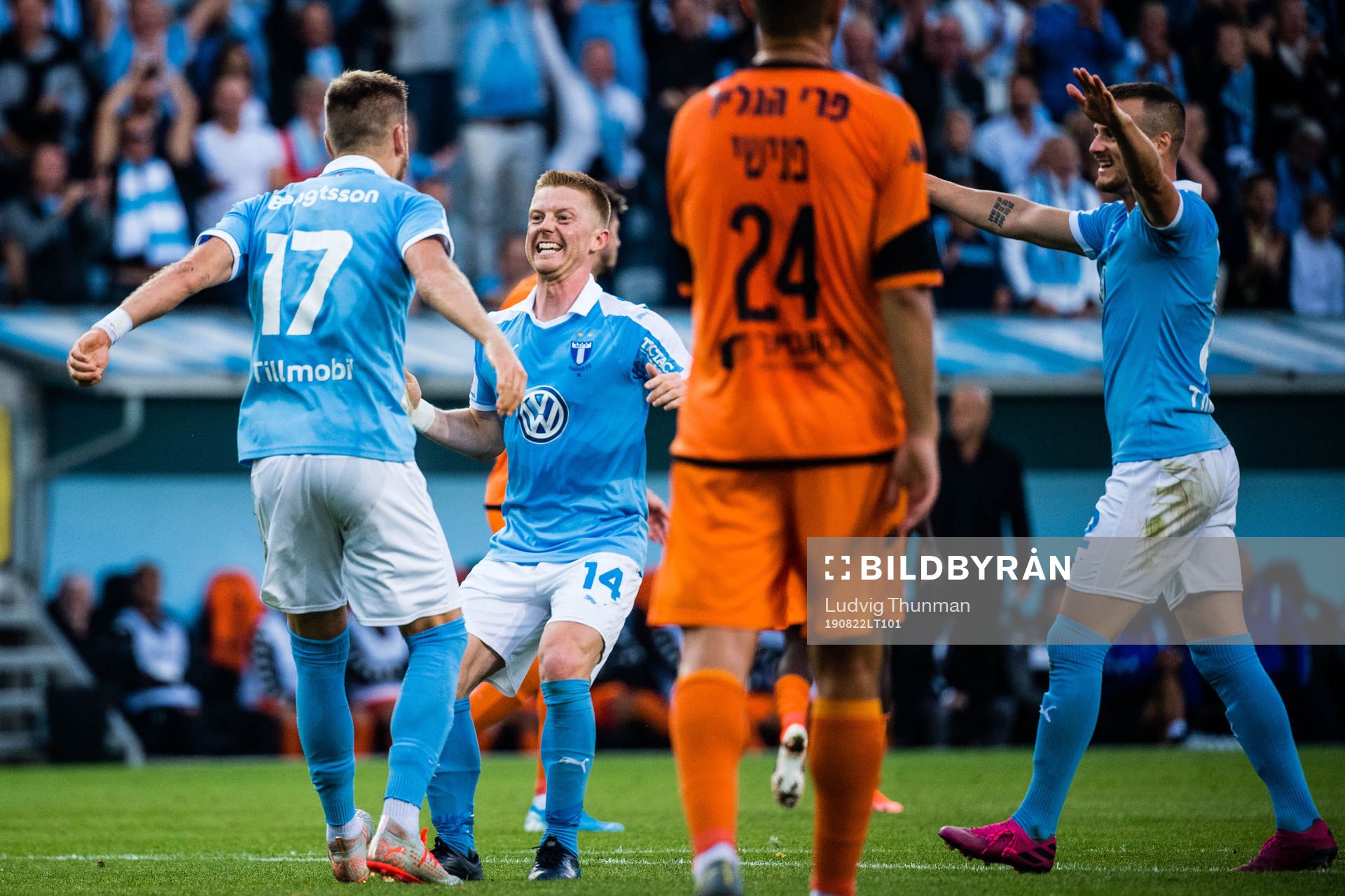 Rasmus Bengtsson and Anders Christiansen celebrates