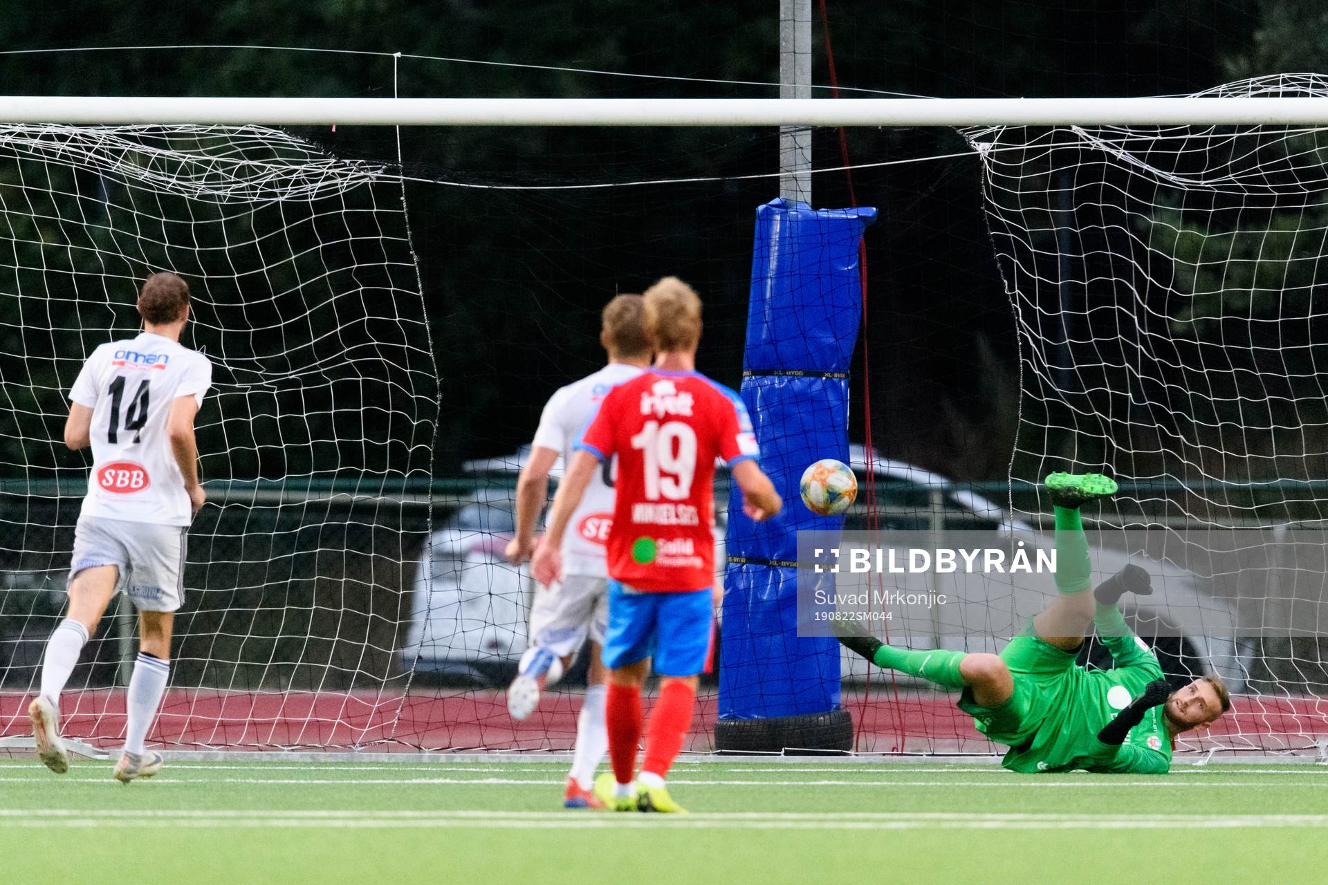 Oskarshamns Christopher Christensson gör 2-1 på straff