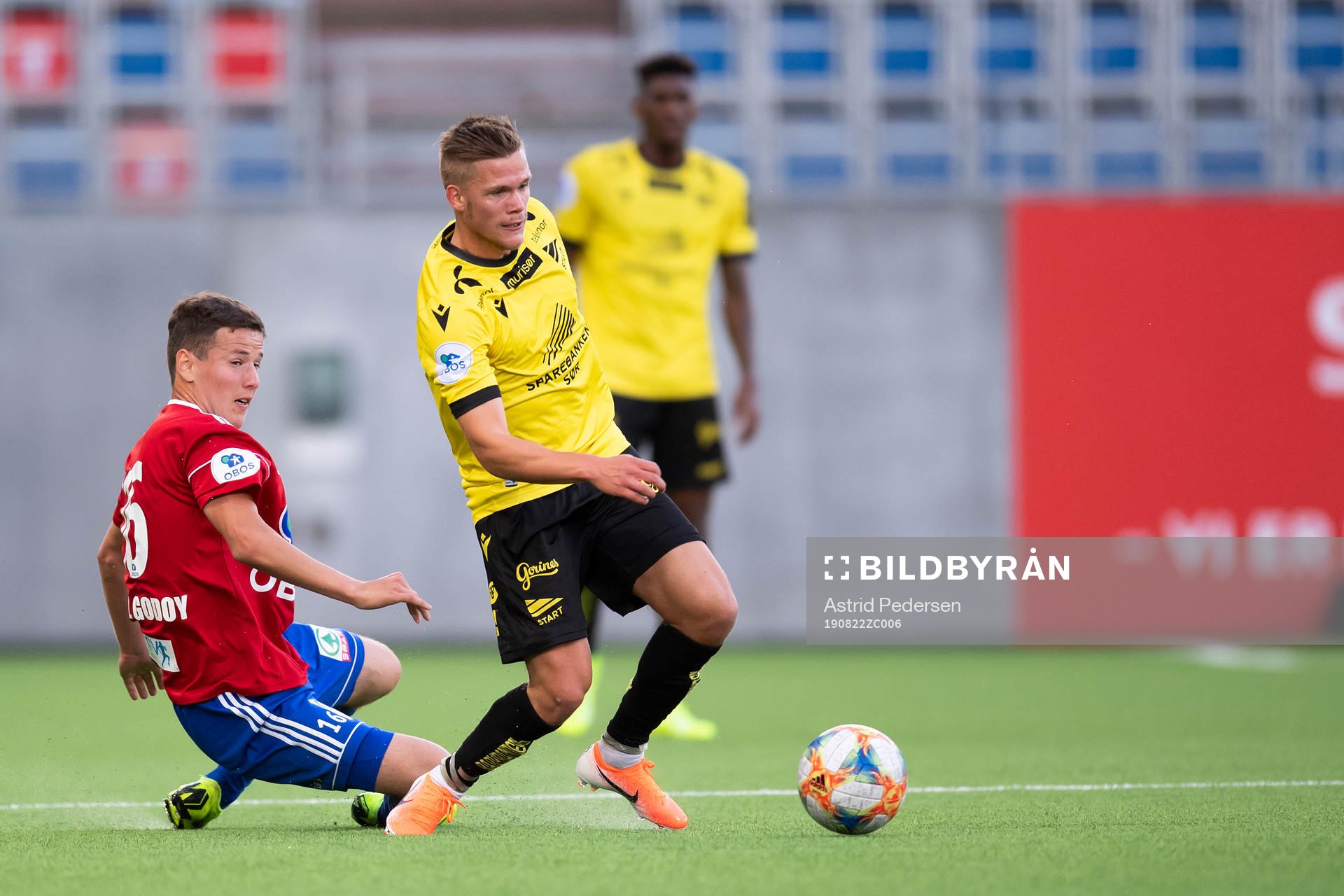 Johannes Andres Nunez Godoy of Skeid and Eirik Wichne of