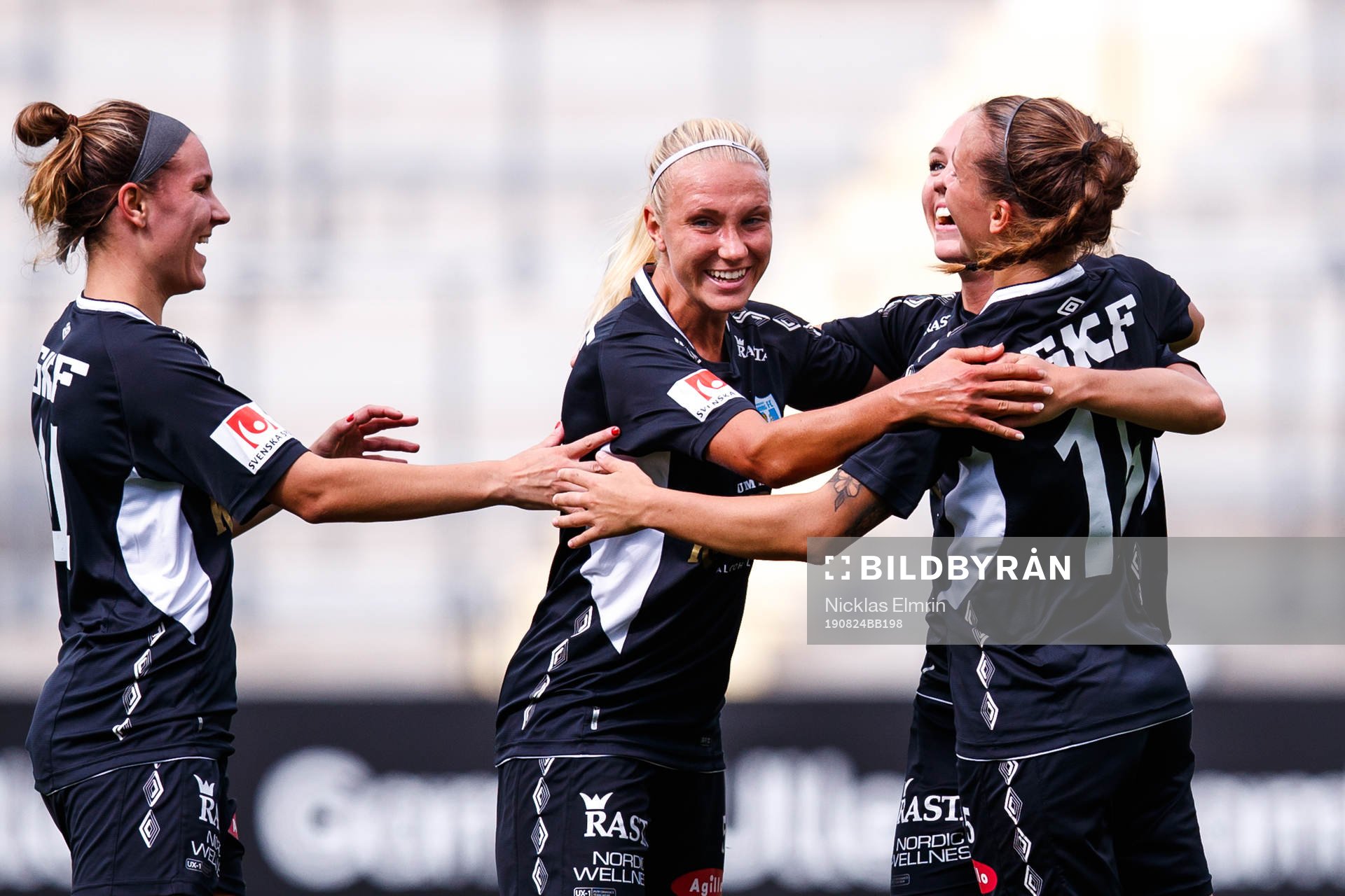 Göteborgs spelare jublar efter 1-0 av Elin Rubensson under fotbollsmatchen i Damallsvenskan mellan Kopparbergs/Göteborg och Linköping den 24 augusti 2019 i Göteborg.
